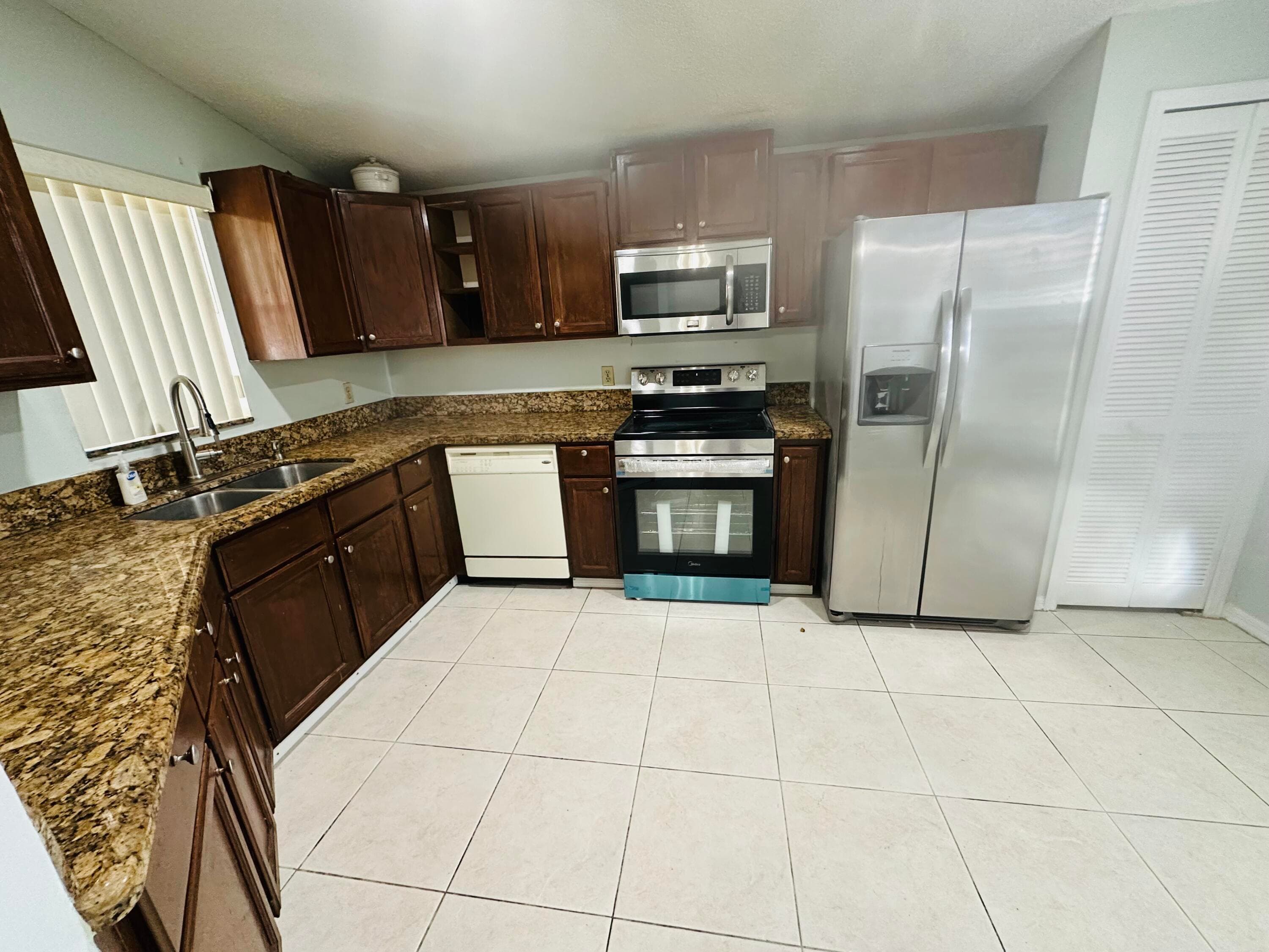 5165 Foxhall Pl, West Palm Beach, FL 33417 — photo 1 of 18