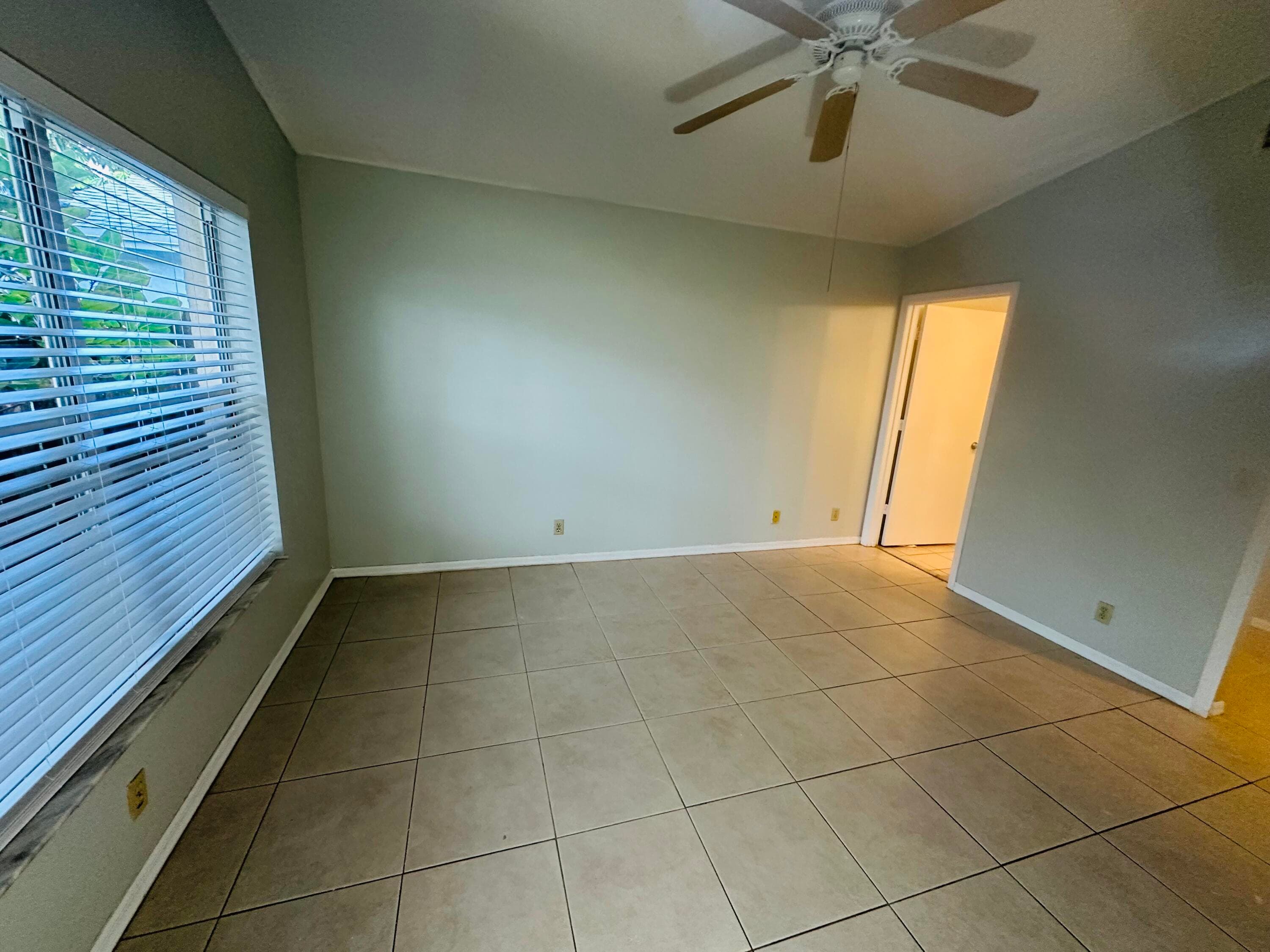 5165 Foxhall Pl, West Palm Beach, FL 33417 — photo 8 of 18