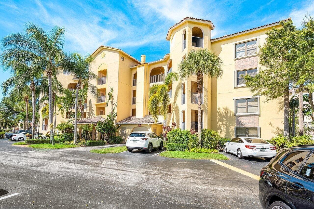 300 Uno Lago Drive 304, Juno Beach, FL 33408 — photo 4 of 24