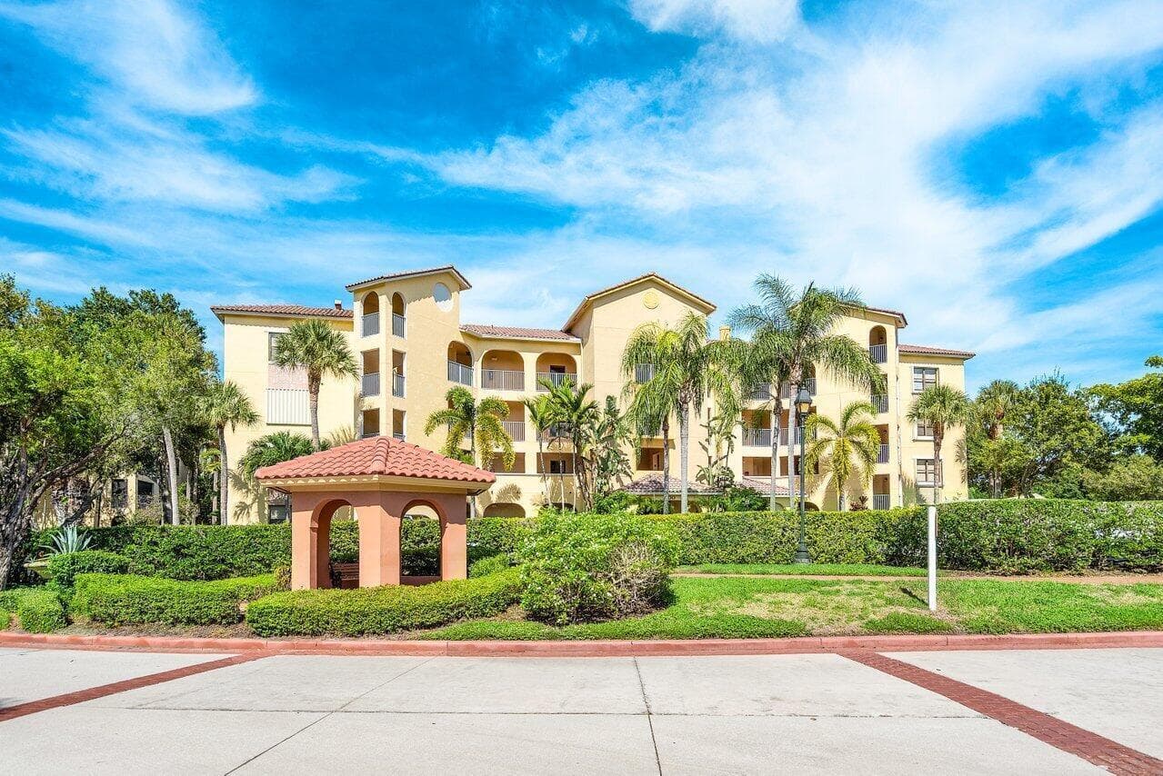 300 Uno Lago Drive 304, Juno Beach, FL 33408 — photo 5 of 24