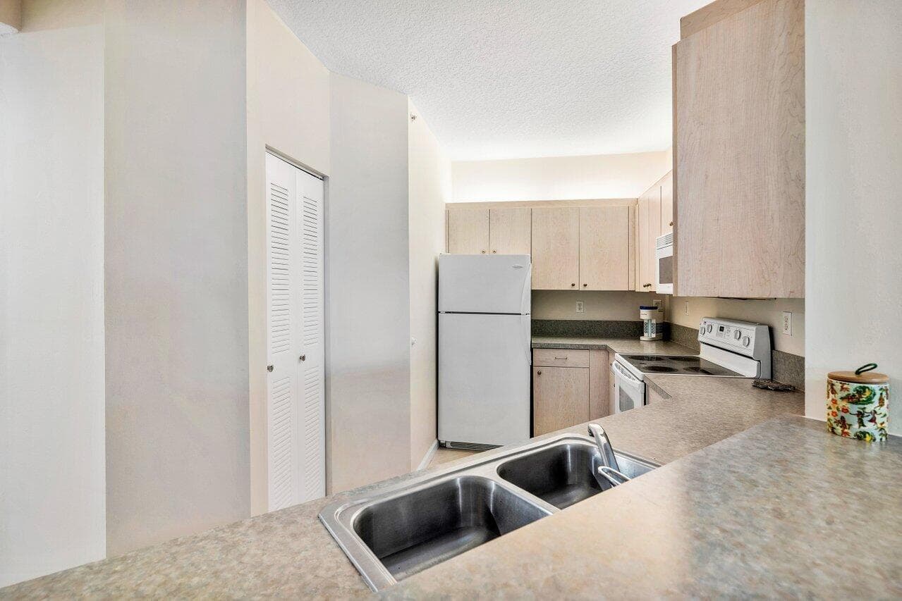300 Uno Lago Drive 304, Juno Beach, FL 33408 — photo 12 of 24