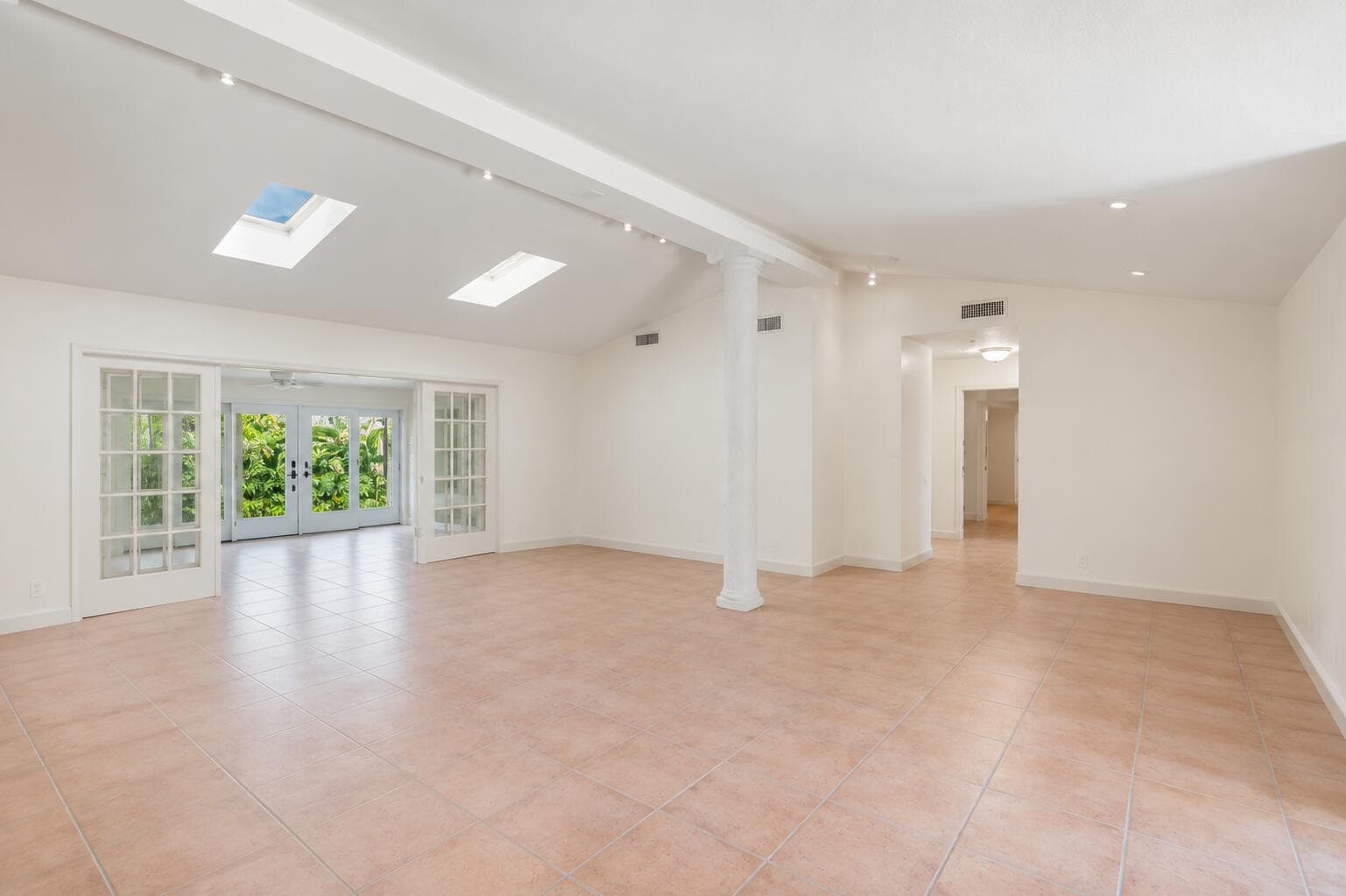 2525 NE 21st Court, Fort Lauderdale, FL 33305 — photo 6 of 62