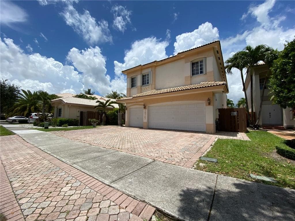 10747 NW 70th Terrace, Doral, FL 33178 — photo 3 of 48