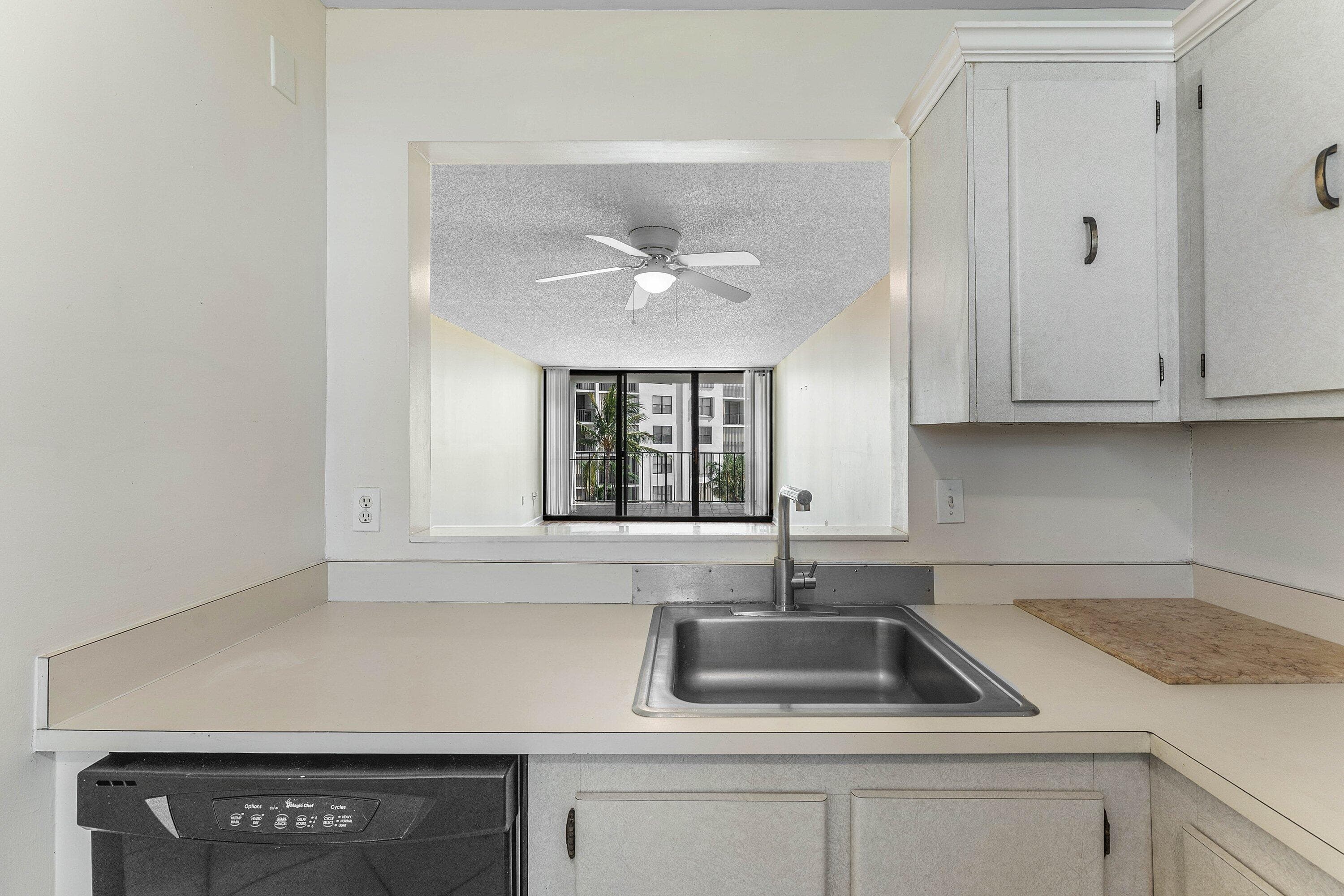3545 S Ocean Boulevard 405, South Palm Beach, FL 33480 — photo 7 of 41
