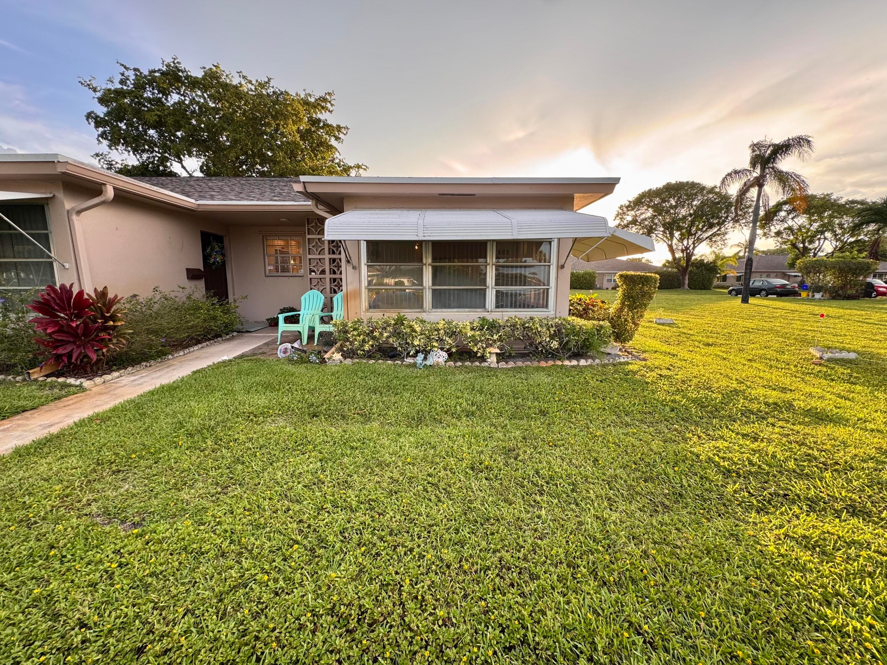 1252 Club Drive W D, Delray Beach, FL 33445 — photo 1 of 21