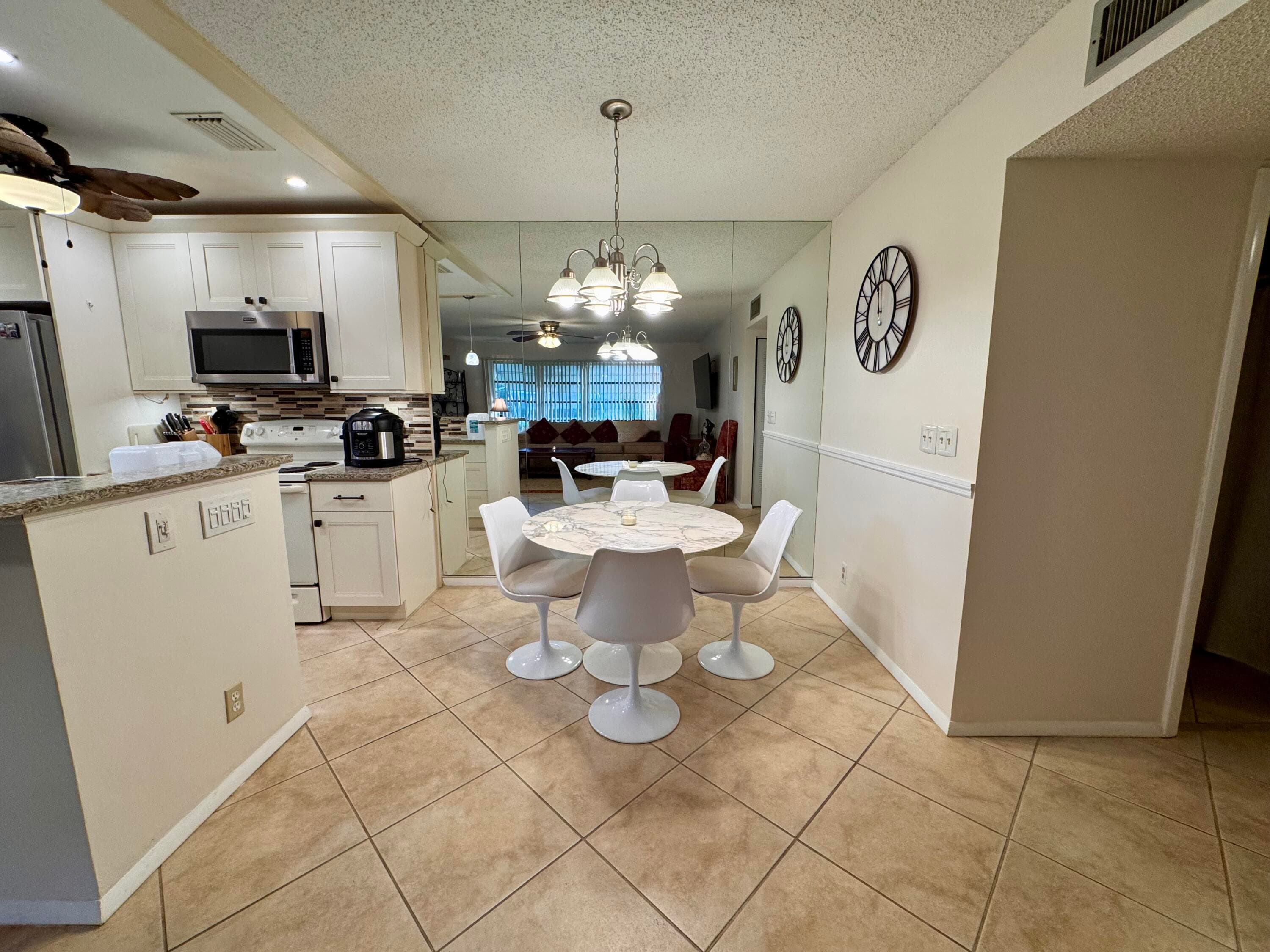 1252 Club Drive W D, Delray Beach, FL 33445 — photo 5 of 21