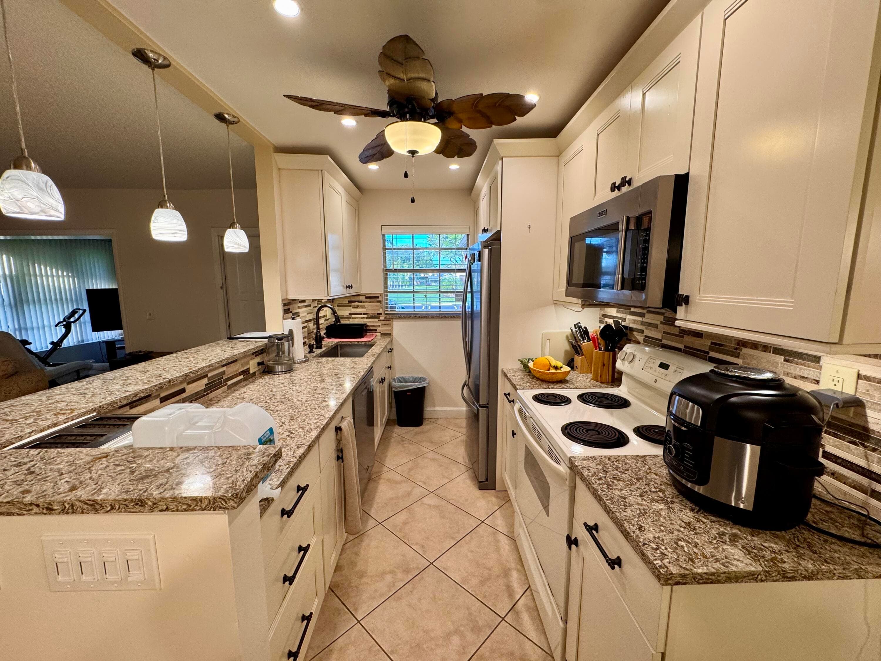 1252 Club Drive W D, Delray Beach, FL 33445 — photo 6 of 21