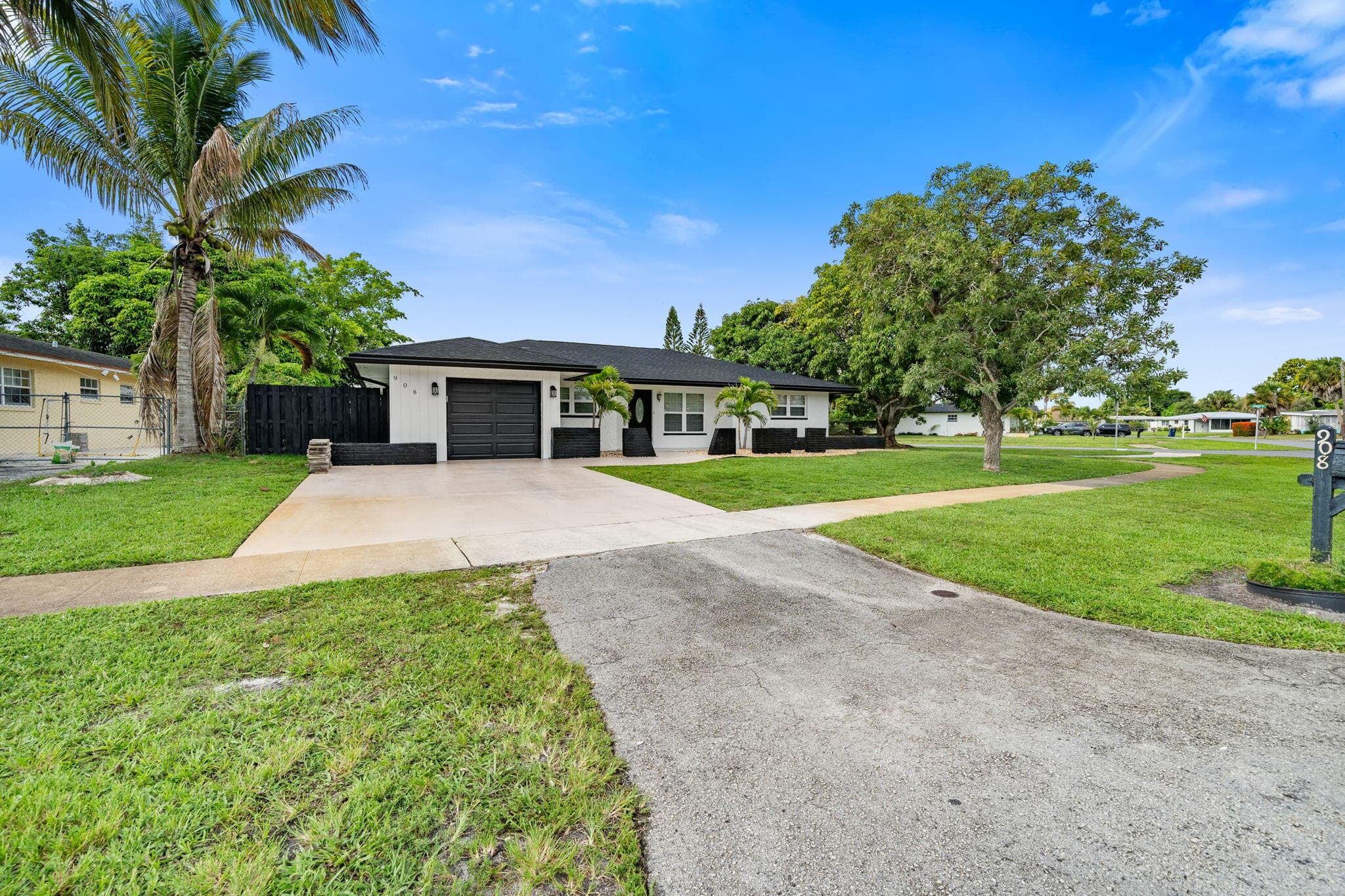 908 Hibiscus Drive, Royal Palm Beach, FL 33411 — photo 3 of 33