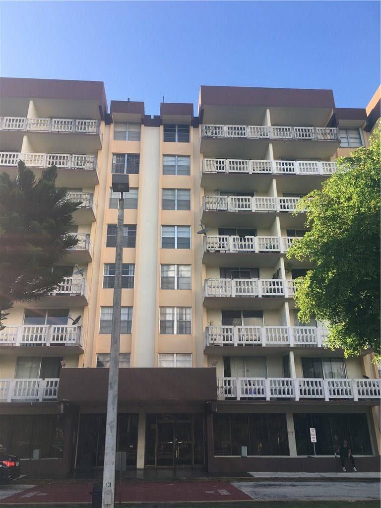15600 NW 7th Avenue 421, Miami, FL 33169 — photo 2 of 10