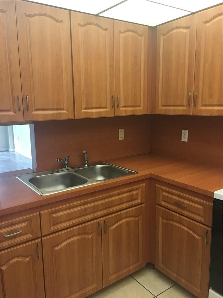 15600 NW 7th Avenue 421, Miami, FL 33169 — photo 3 of 10