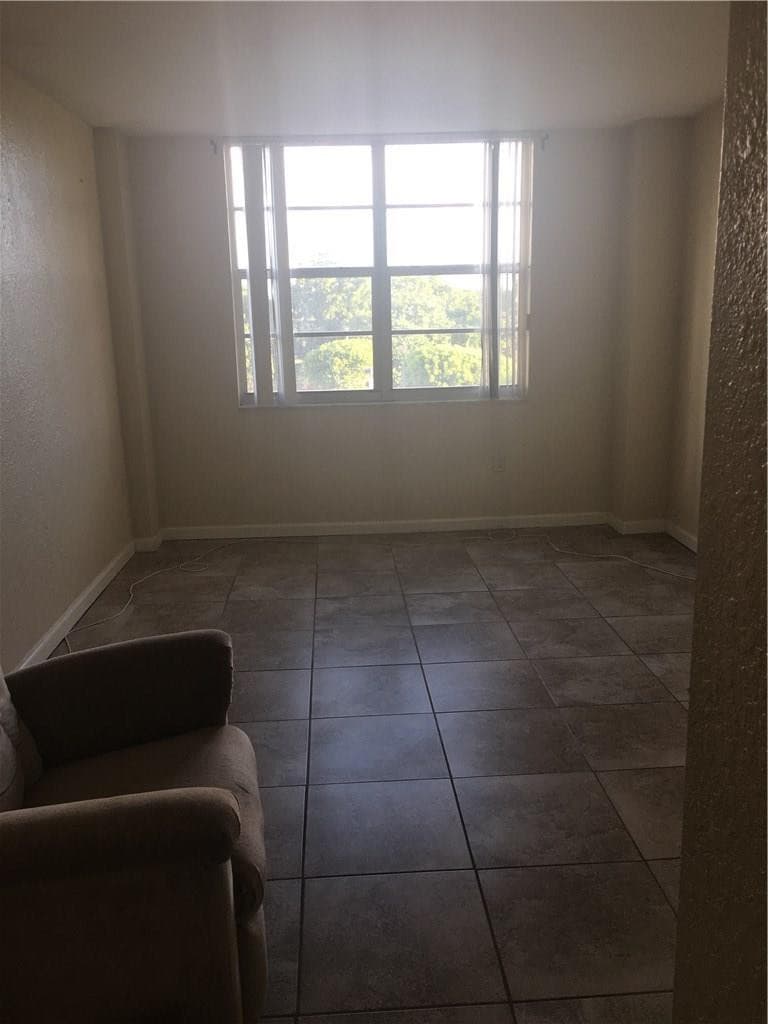 15600 NW 7th Avenue 421, Miami, FL 33169 — photo 8 of 10