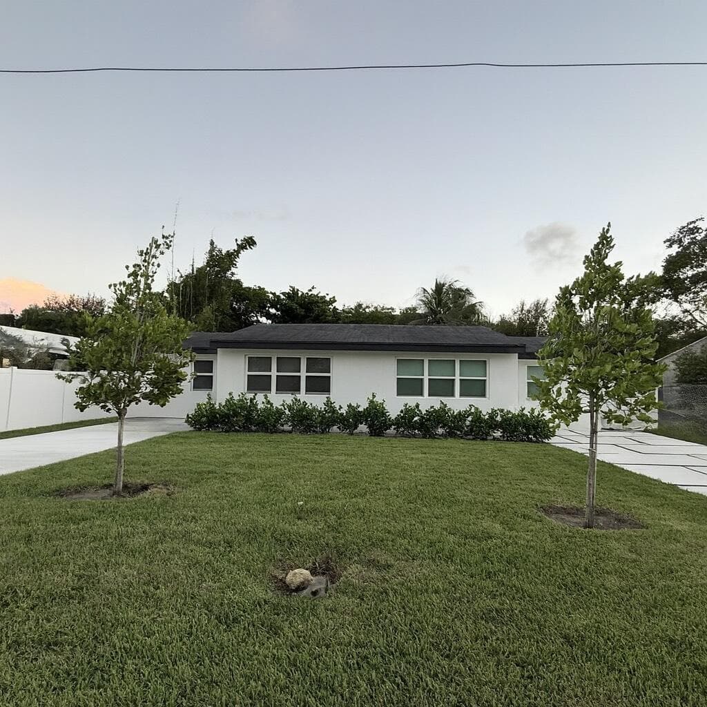 118 SW 7th Street, Delray Beach, FL 33444 — photo 1 of 5