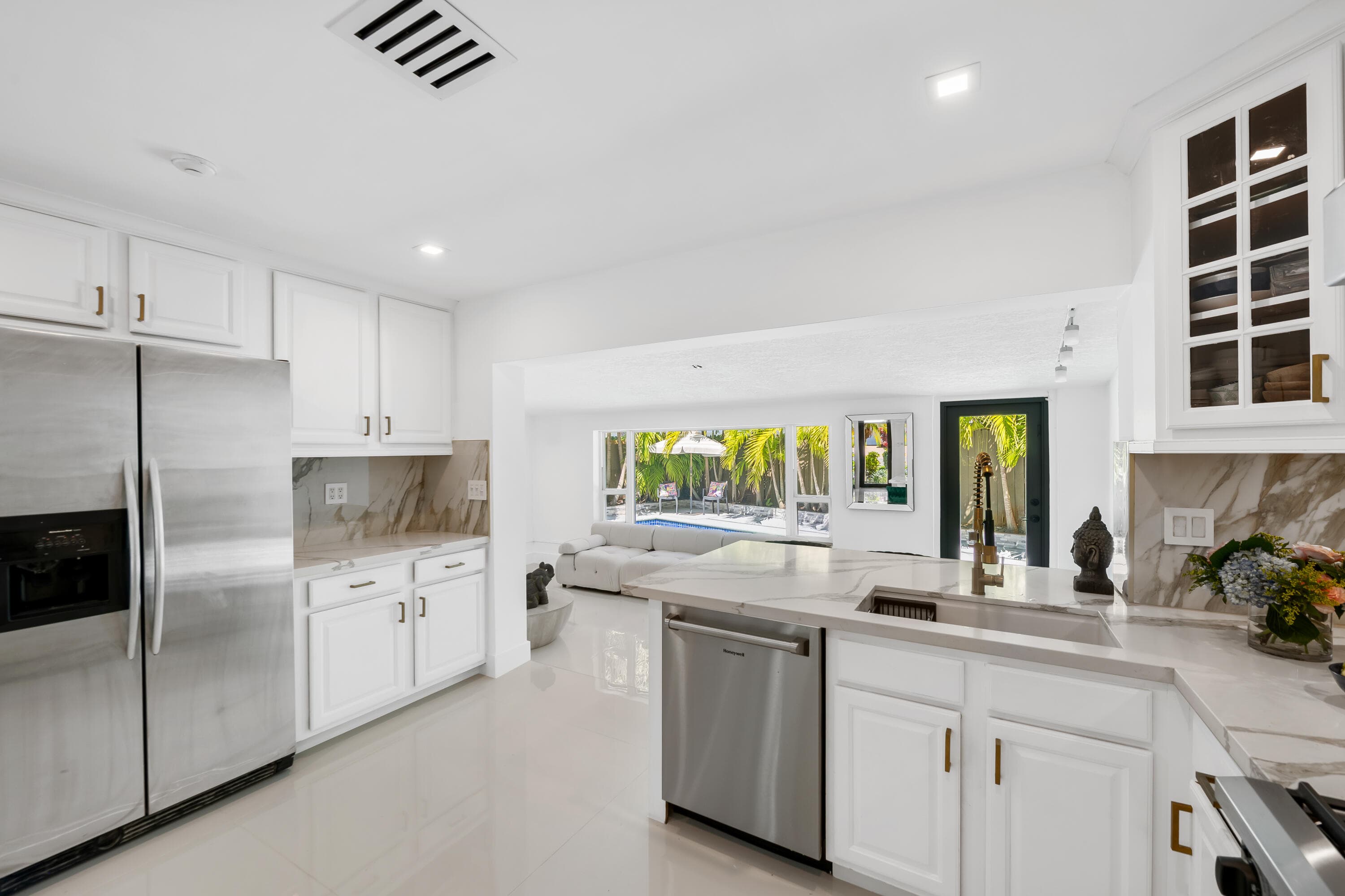 5210 NE 17th Terrace, Fort Lauderdale, FL 33334 — photo 10 of 39