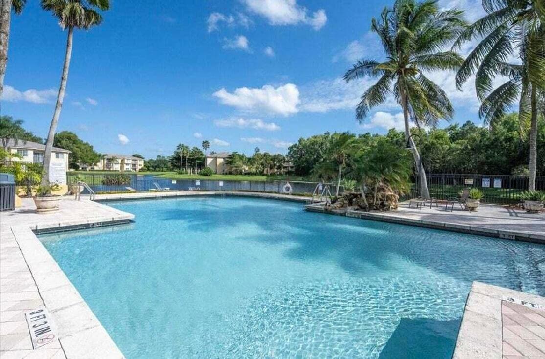 400 N Crestwood Ct Court N 417, Royal Palm Beach, FL 33411 — photo 20 of 36