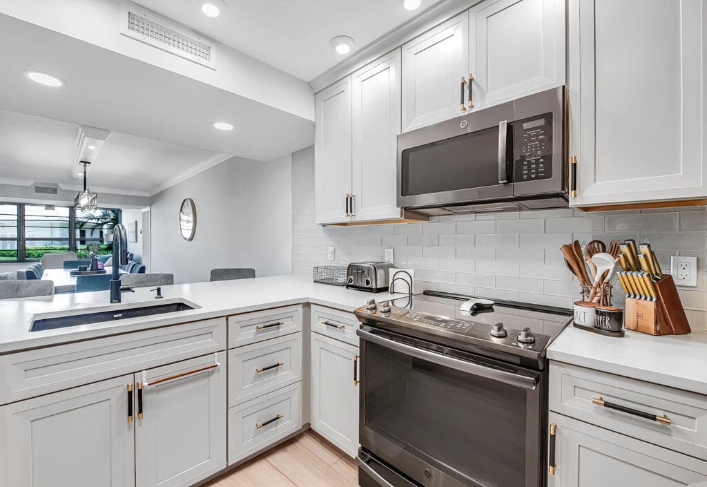 3710 Whitehall Drive 105, West Palm Beach, FL 33401 — photo 4 of 47