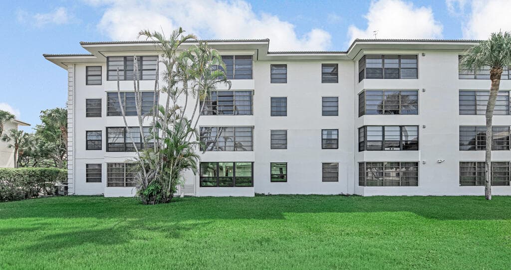 3710 Whitehall Drive 105, West Palm Beach, FL 33401 — photo 44 of 47