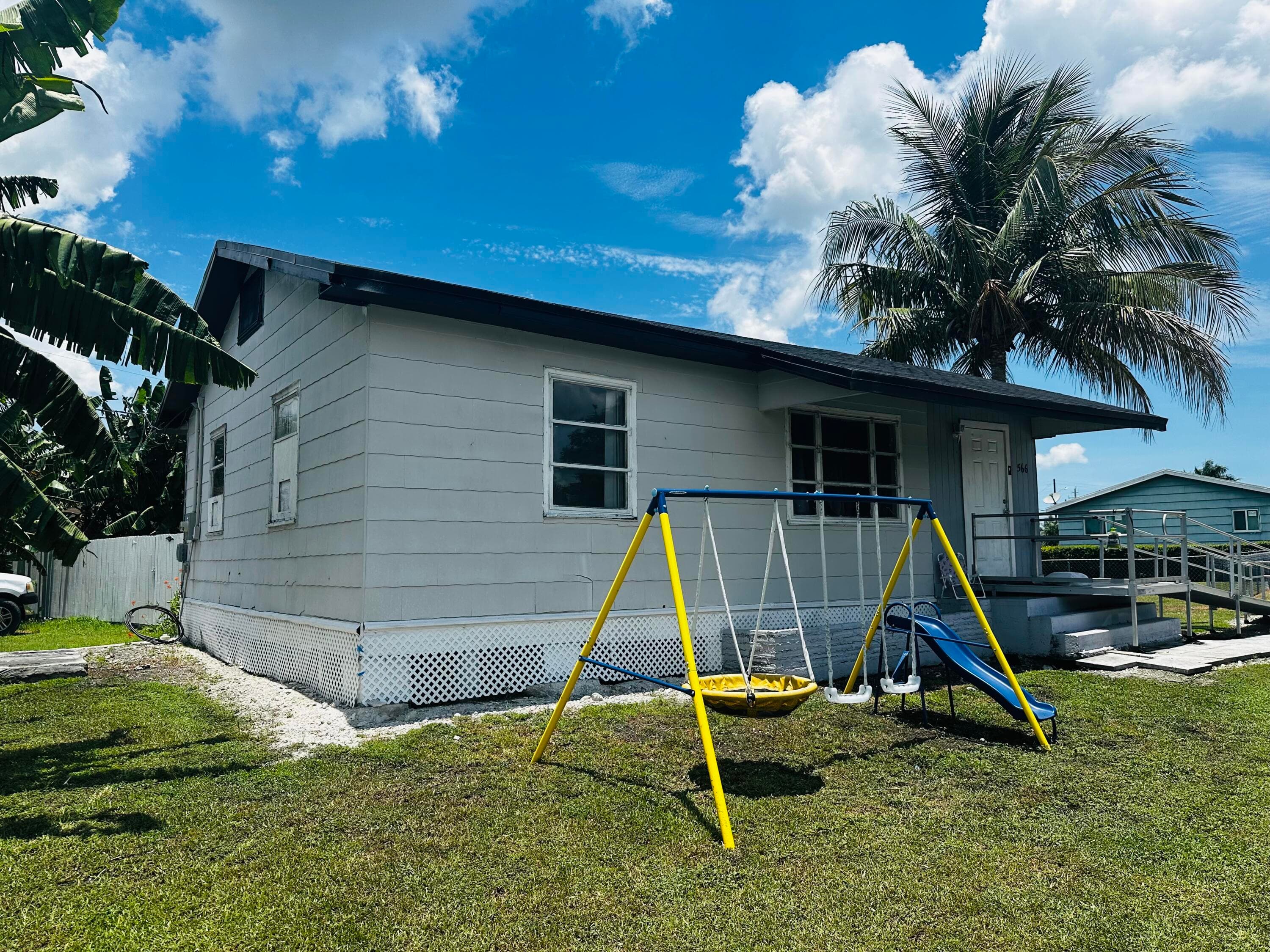 566 SE 7th Drive, Belle Glade, FL 33430 — photo