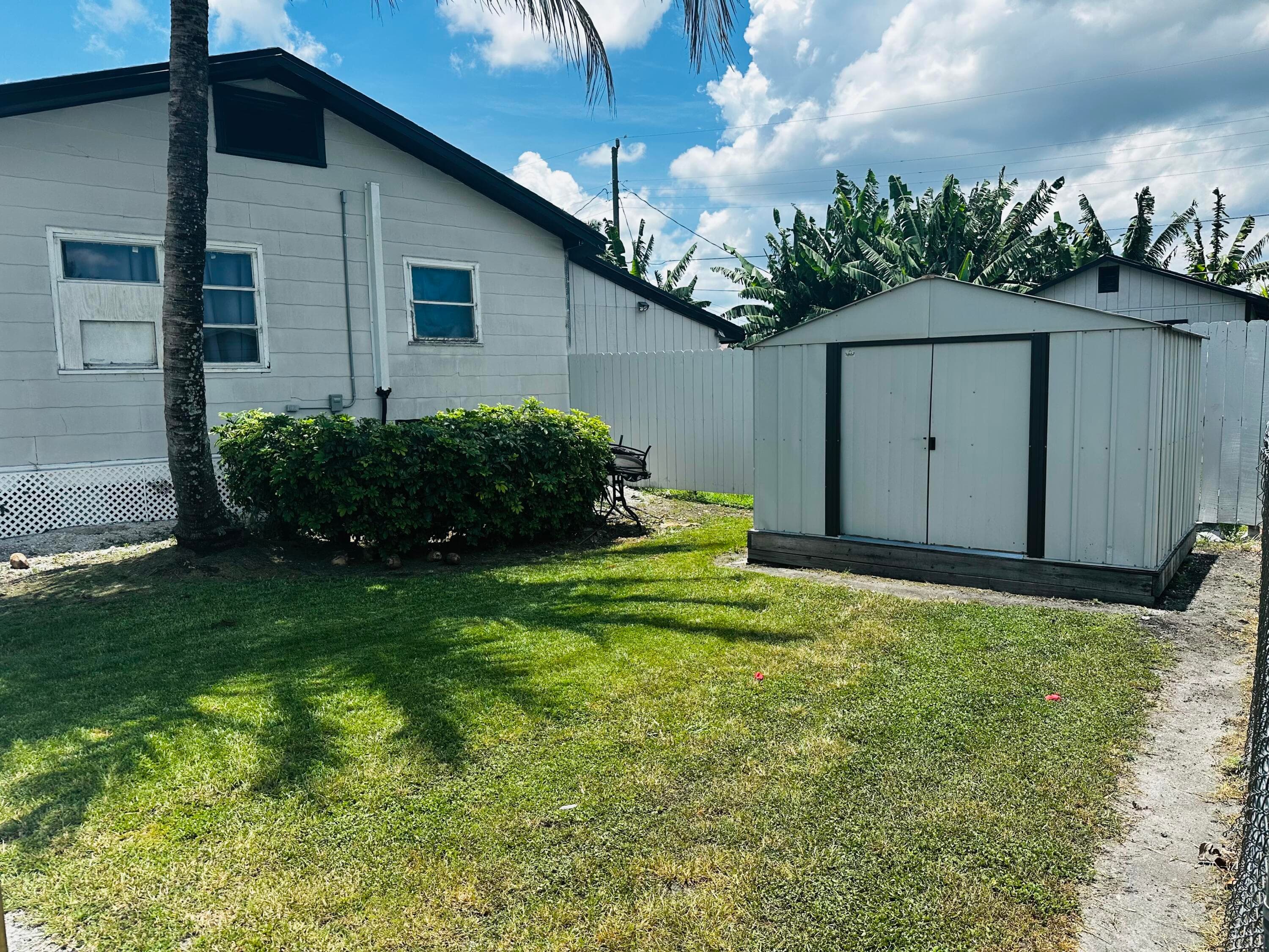 566 SE 7th Drive, Belle Glade, FL 33430 — photo 2 of 15