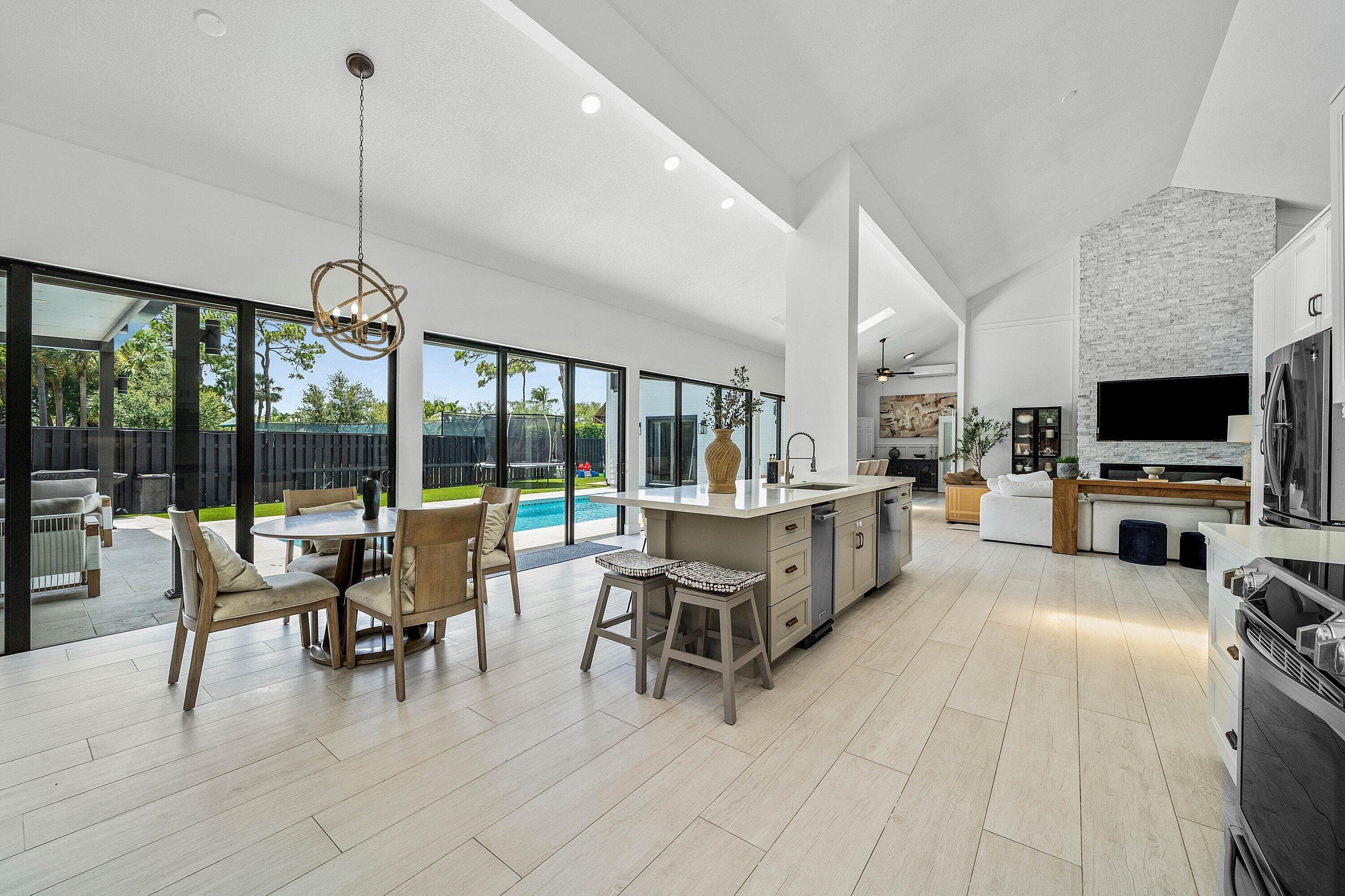 2707 Biarritz Drive, Palm Beach Gardens, FL 33410 — photo 16 of 80