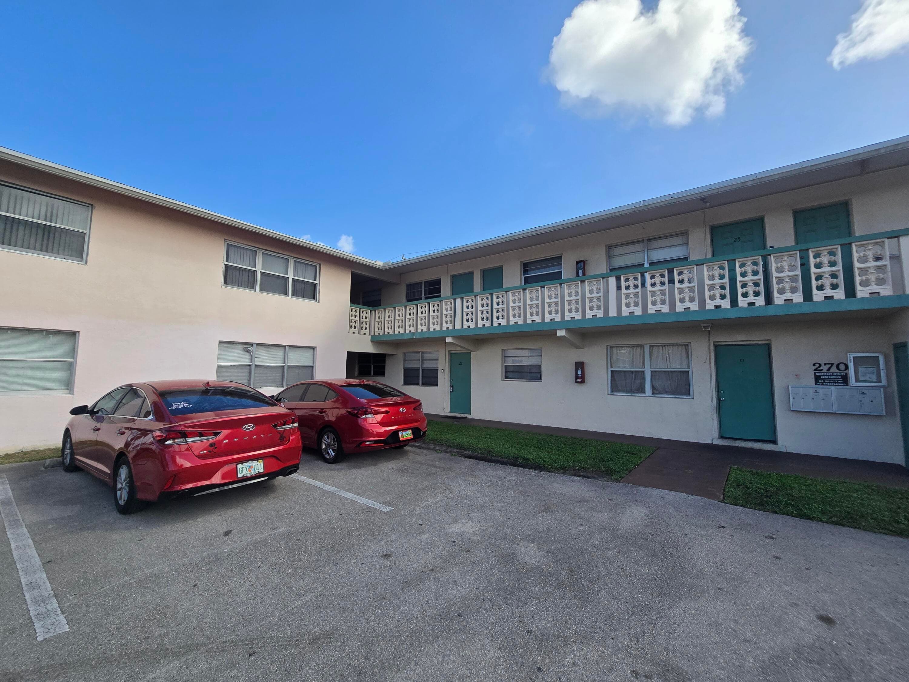 270 NE 40th Street NE 26, Oakland Park, FL 33334 — photo 1 of 14