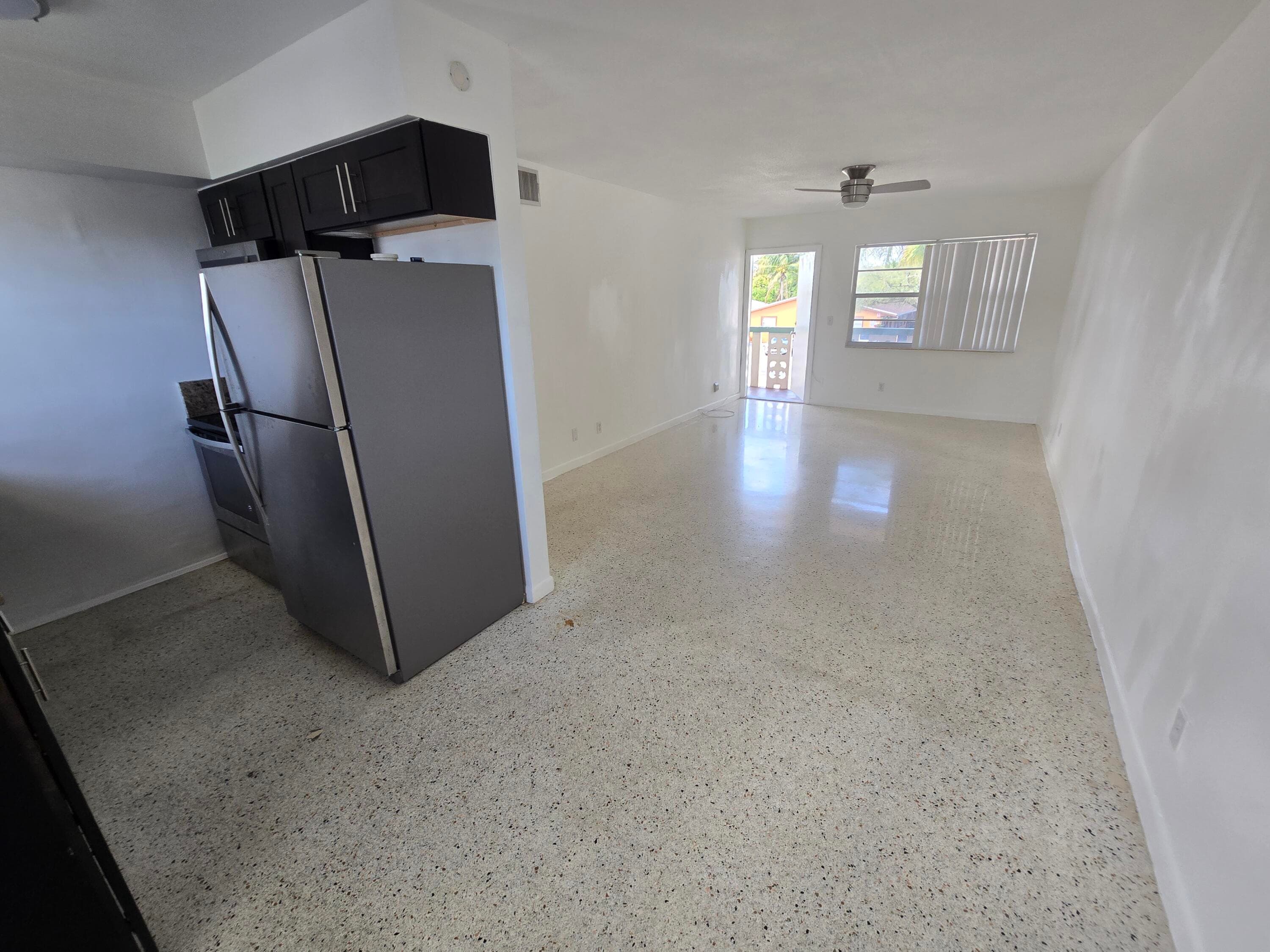 270 NE 40th Street NE 26, Oakland Park, FL 33334 — photo 5 of 14