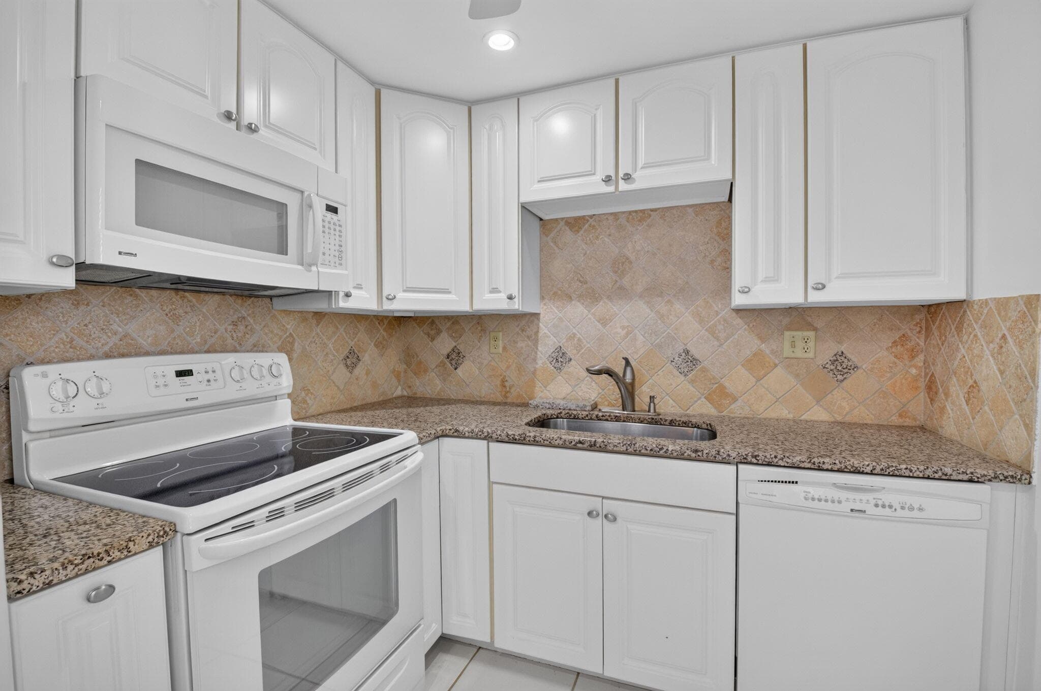 200 Normandy E 200, Delray Beach, FL 33484 — photo 8 of 53