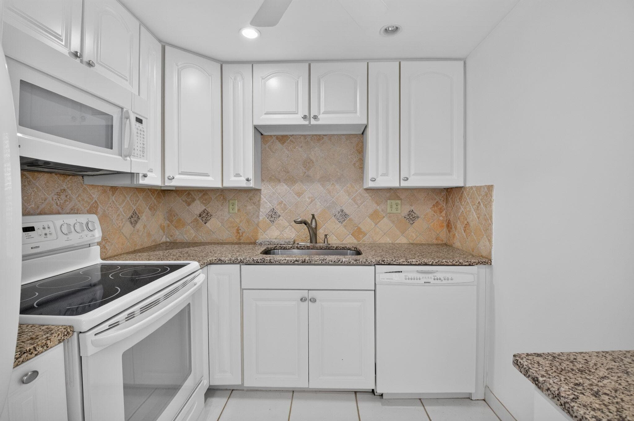 200 Normandy E 200, Delray Beach, FL 33484 — photo 7 of 53