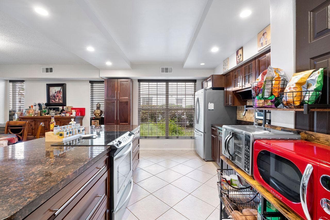 6237 Old Court Road 104, Boca Raton, FL 33433 — photo 12 of 34