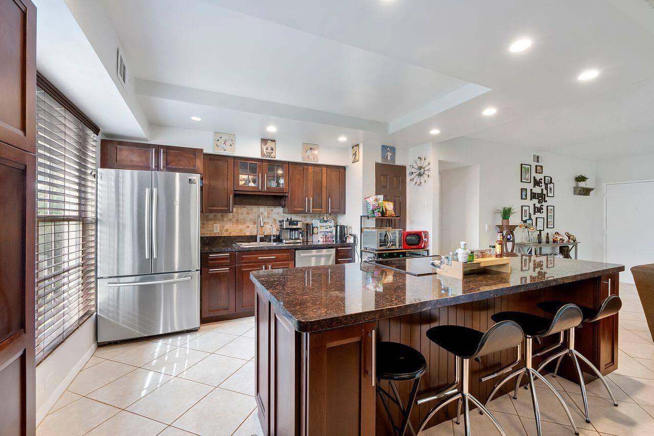 6237 Old Court Road 104, Boca Raton, FL 33433 — photo 1 of 34