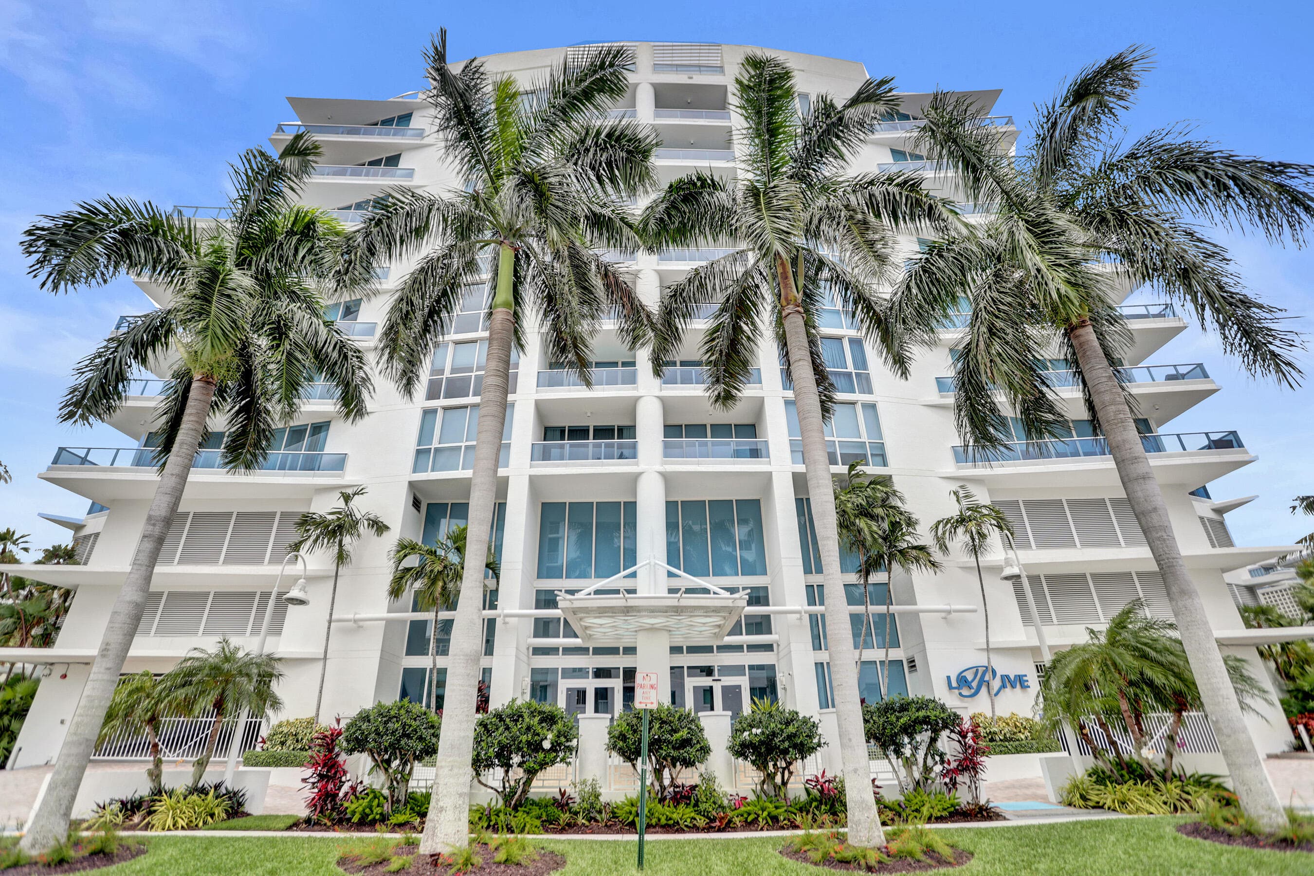 715 Bayshore Drive 902, Fort Lauderdale, FL 33304 — photo 2 of 35