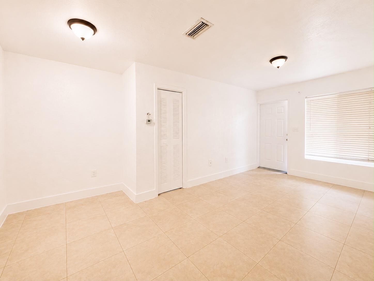 990 NW 1st Street Apt 1, Miami, FL 33128 — photo 2 of 10