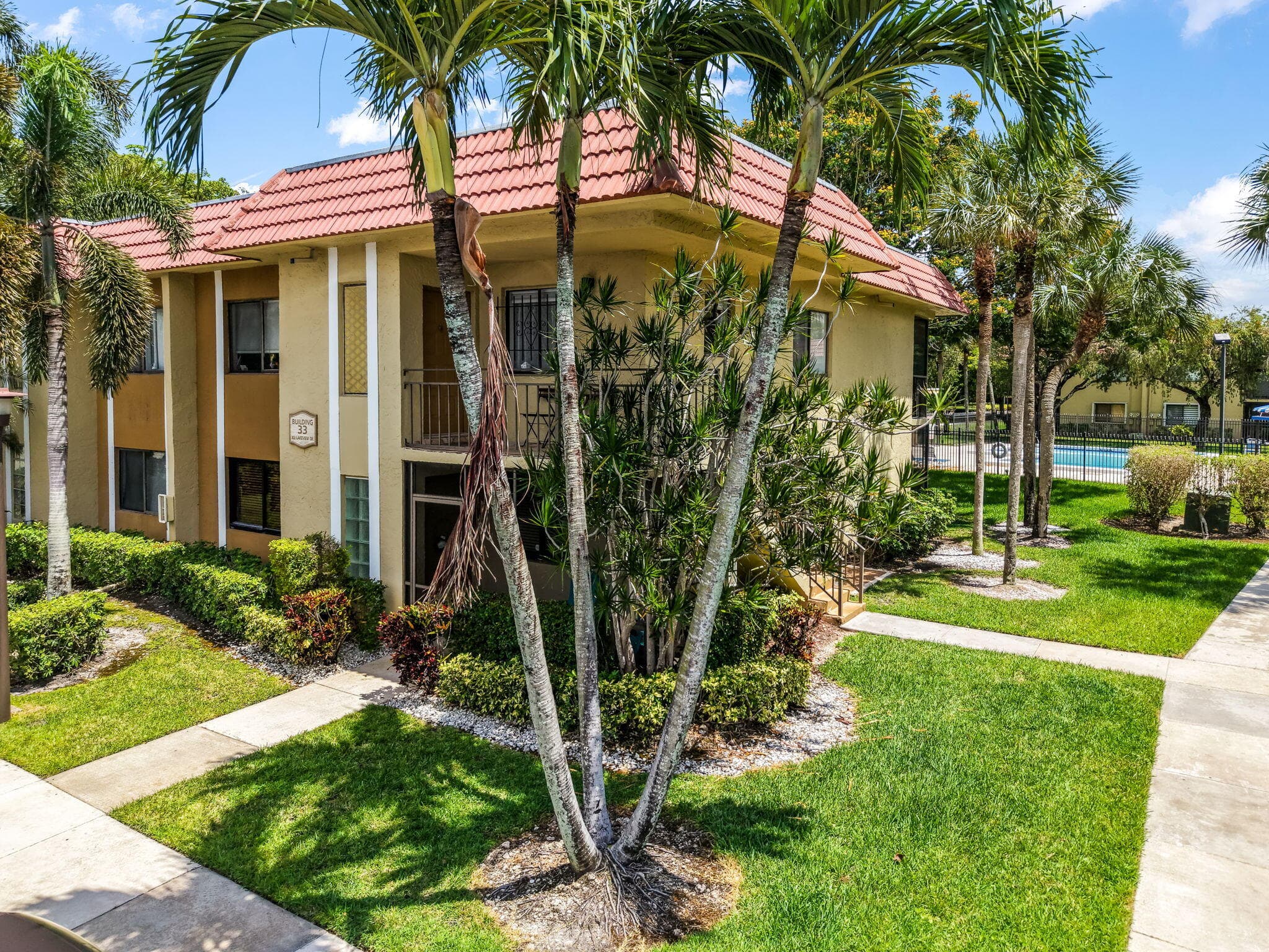 303 Lakeview Drive 102, Weston, FL 33326 — photo 3 of 34