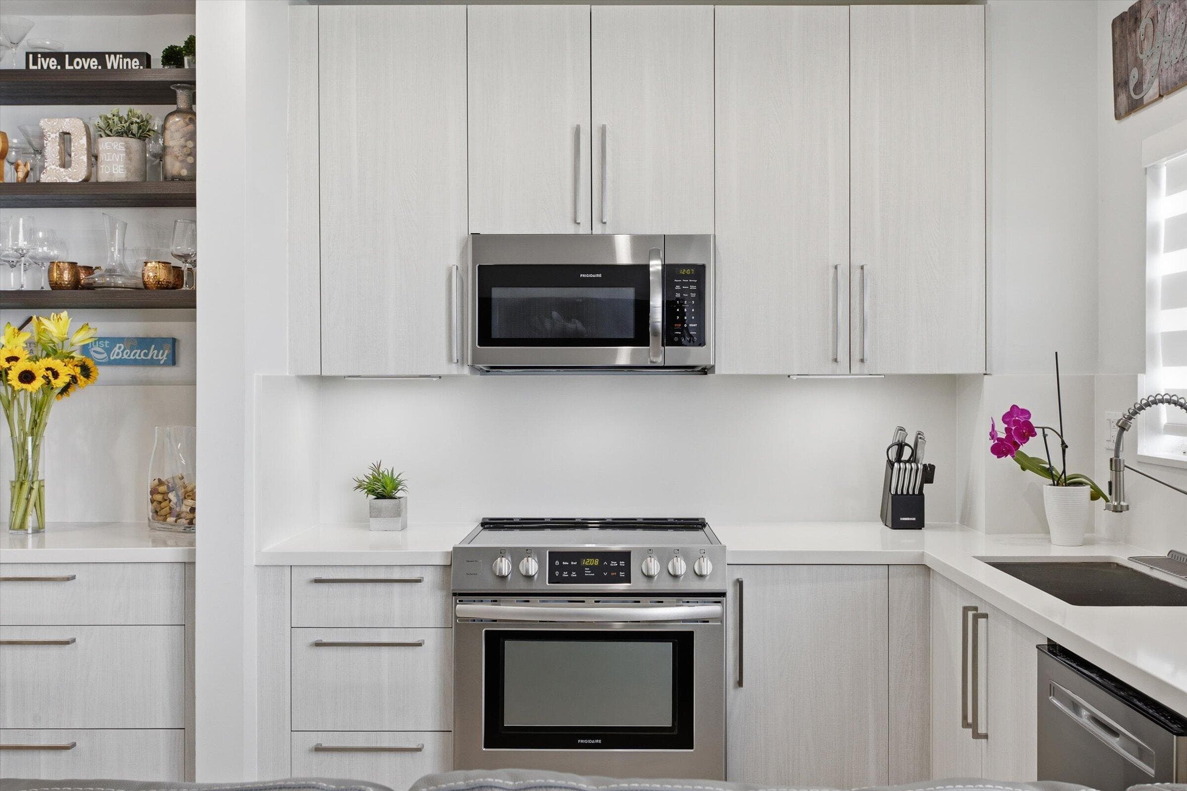 4747 Collins Avenue 1109, Miami Beach, FL 33140 — photo 10 of 47
