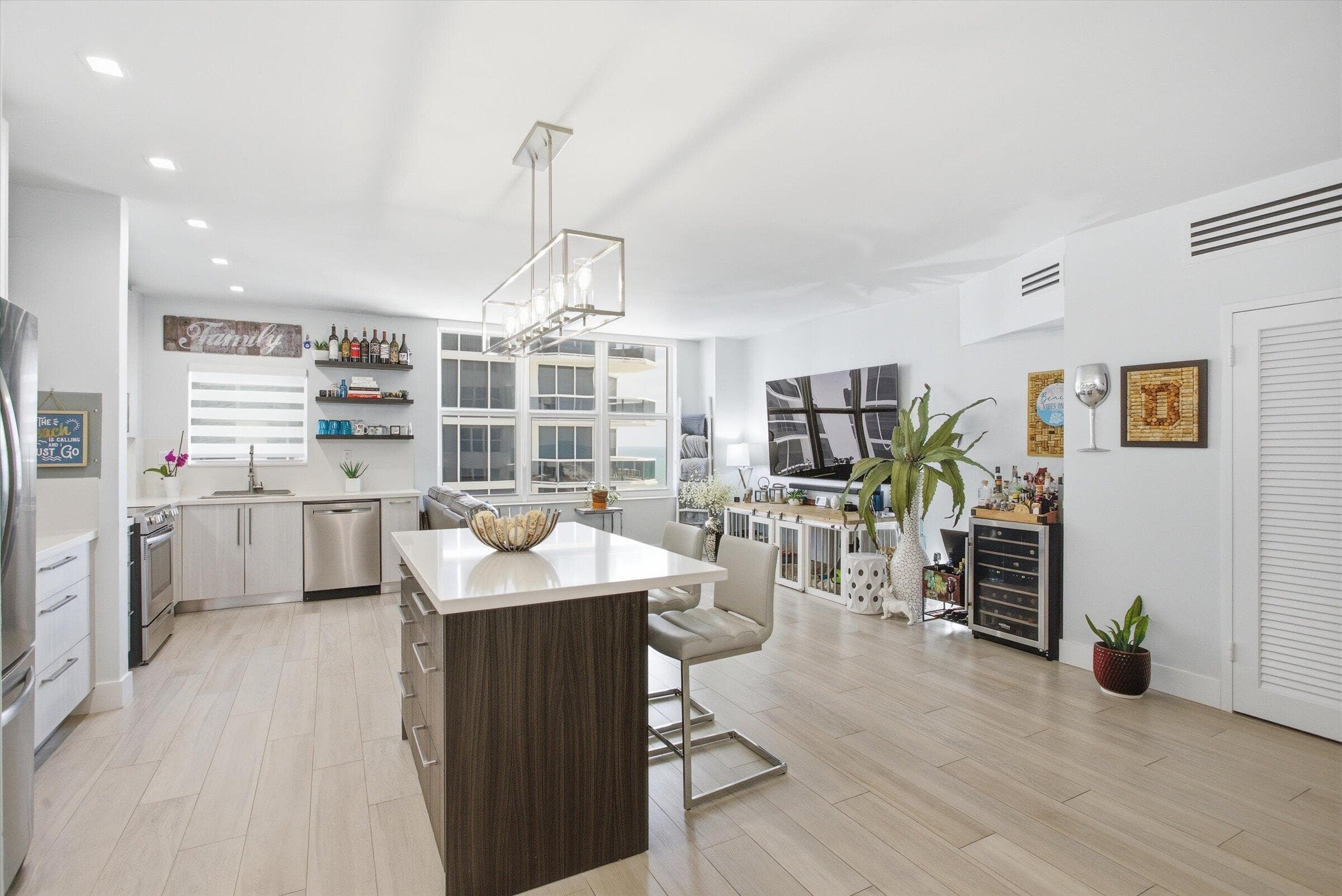 4747 Collins Avenue 1109, Miami Beach, FL 33140 — photo 5 of 47