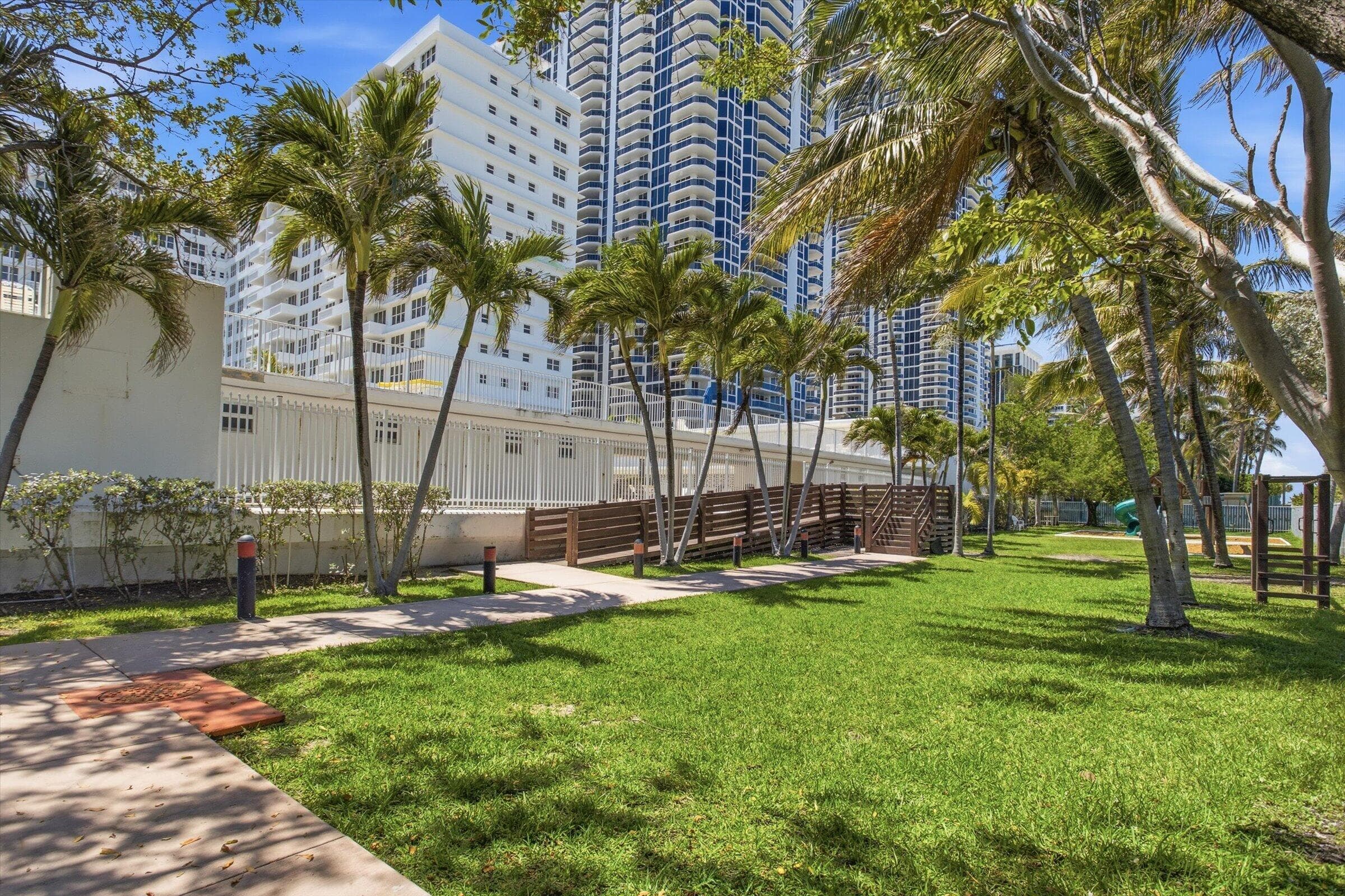 4747 Collins Avenue 1109, Miami Beach, FL 33140 — photo 41 of 47