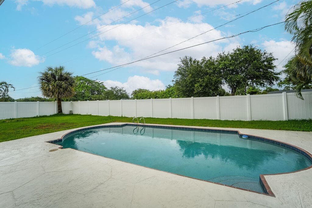 433 SW 27th Avenue, Delray Beach, FL 33445 — photo 2 of 51