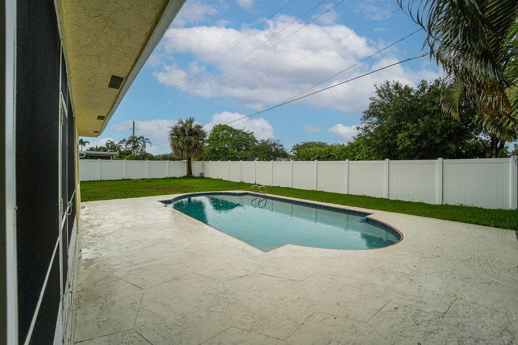 433 SW 27th Avenue, Delray Beach, FL 33445 — photo 18 of 51