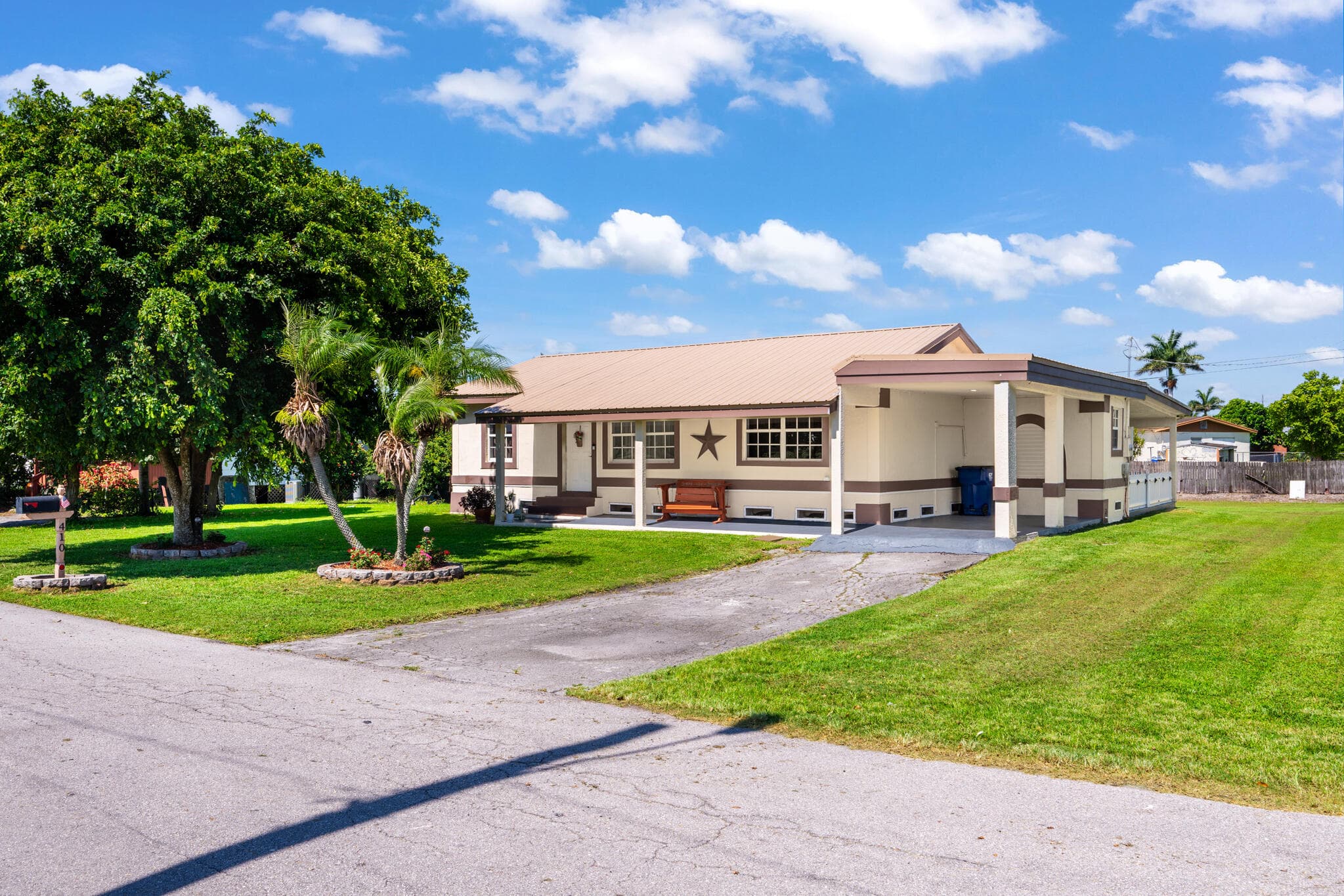 410 SE 4th Avenue, South Bay, FL 33493 — photo