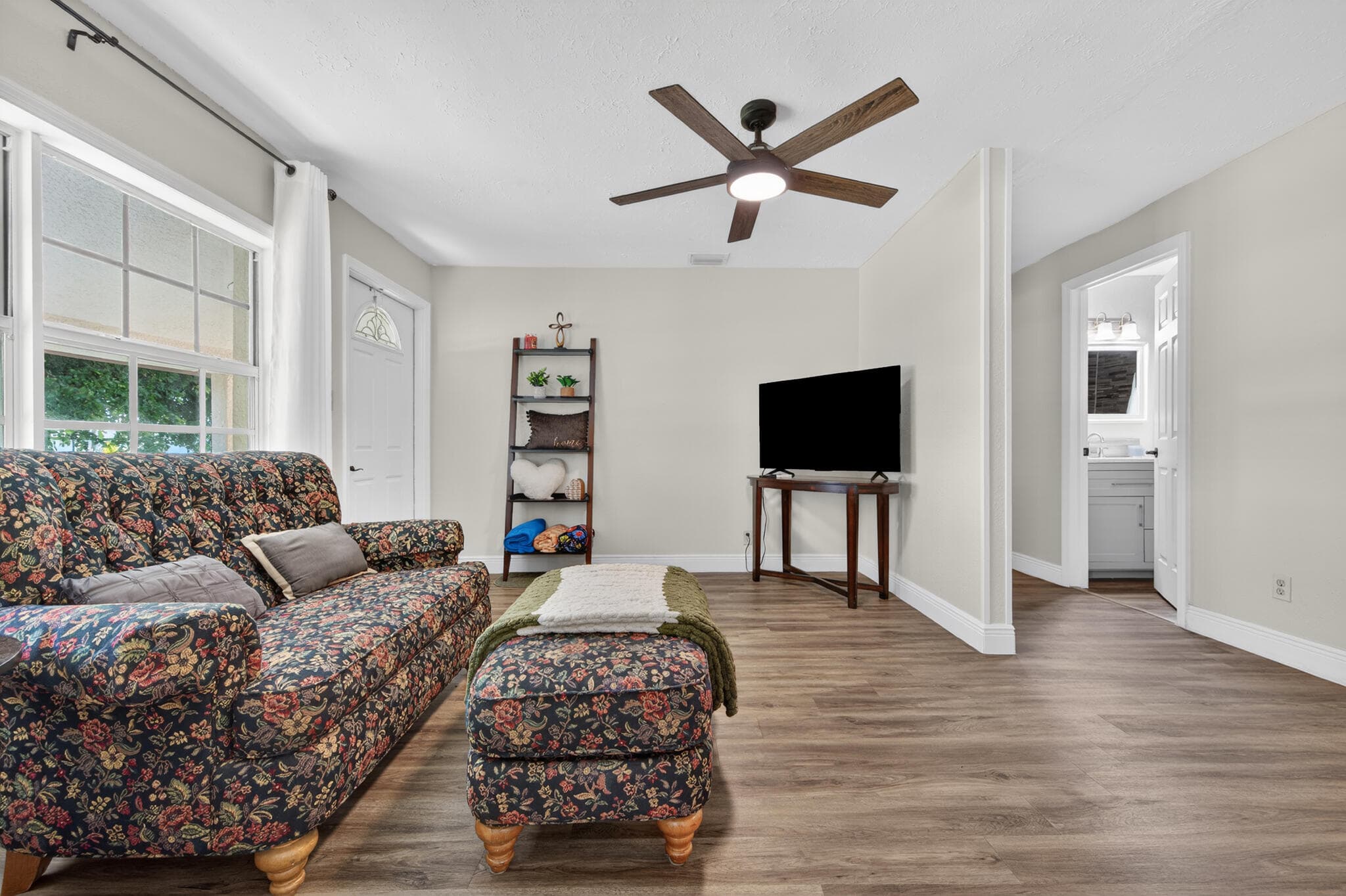 410 SE 4th Avenue, South Bay, FL 33493 — photo 5 of 20