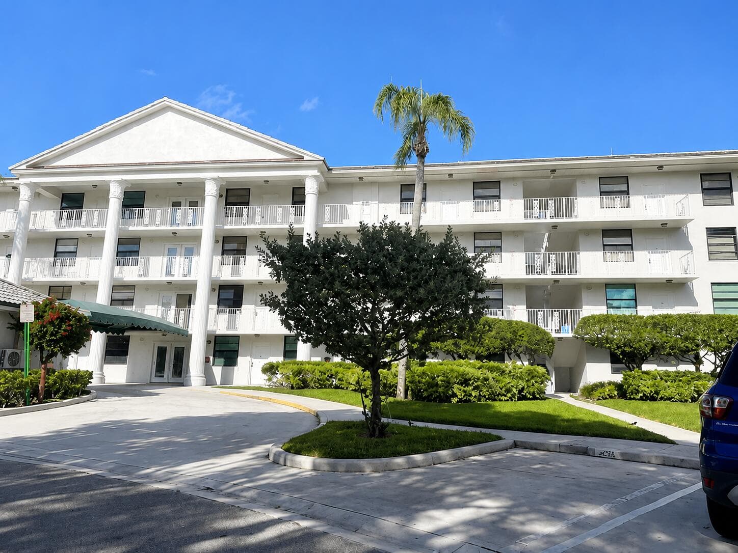 3516 Whitehall Drive 105, West Palm Beach, FL 33401 — photo 1 of 9