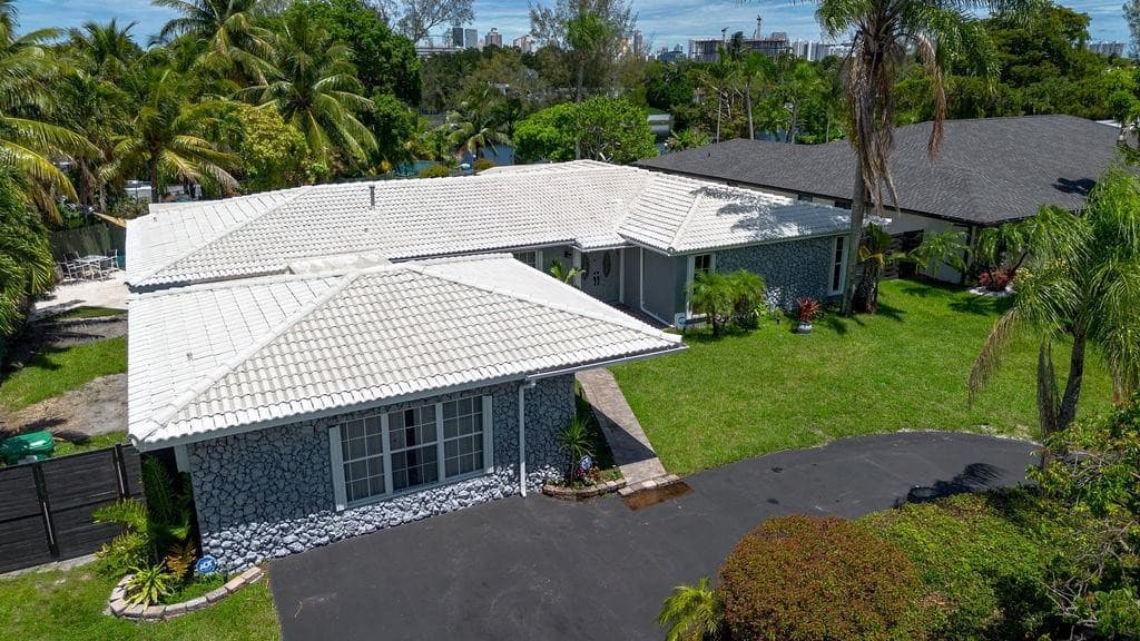 19885 NE 22nd Avenue, Miami, FL 33180 — photo 1 of 75