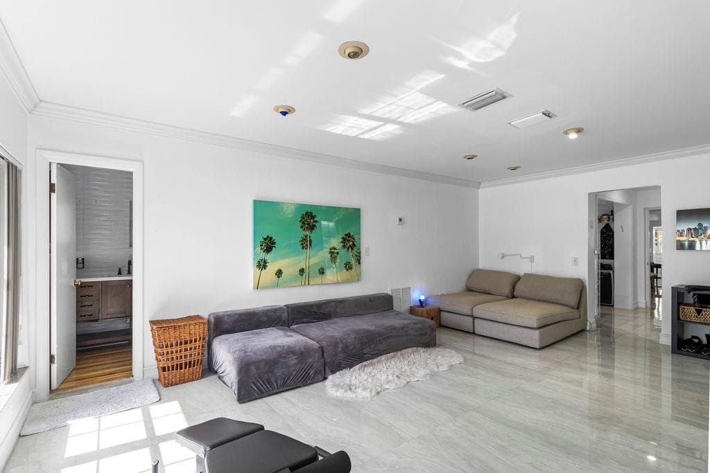 19885 NE 22nd Avenue, Miami, FL 33180 — photo 25 of 75