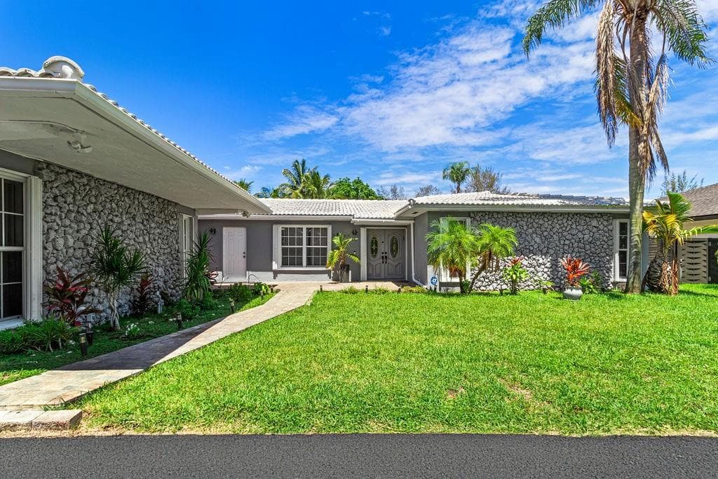 19885 NE 22nd Avenue, Miami, FL 33180 — photo 66 of 75