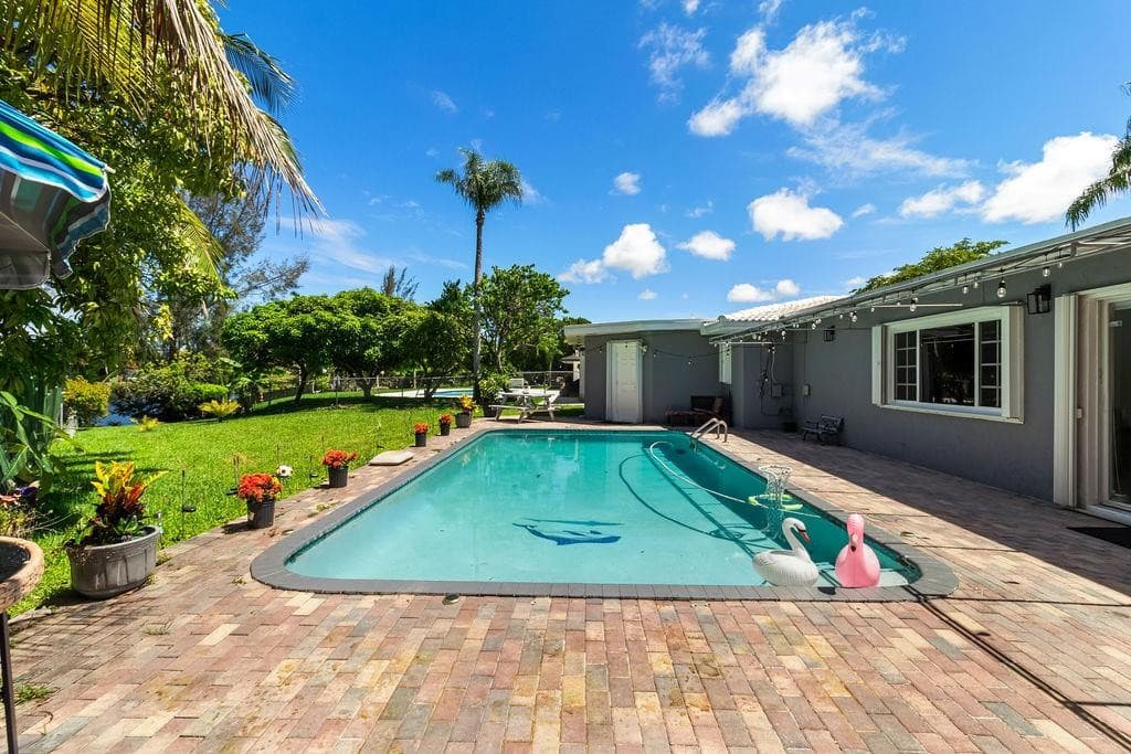 19885 NE 22nd Avenue, Miami, FL 33180 — photo 67 of 75