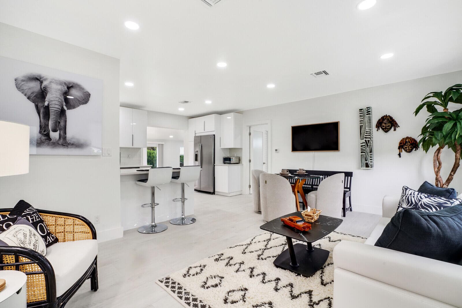 340 Summa Street, West Palm Beach, FL 33405 — photo 4 of 24