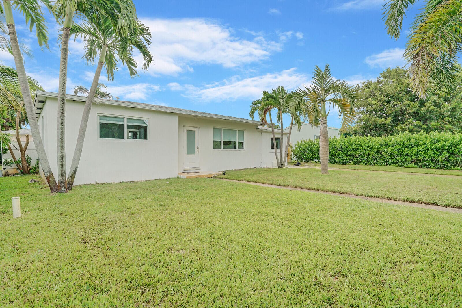340 Summa Street, West Palm Beach, FL 33405 — photo 6 of 24