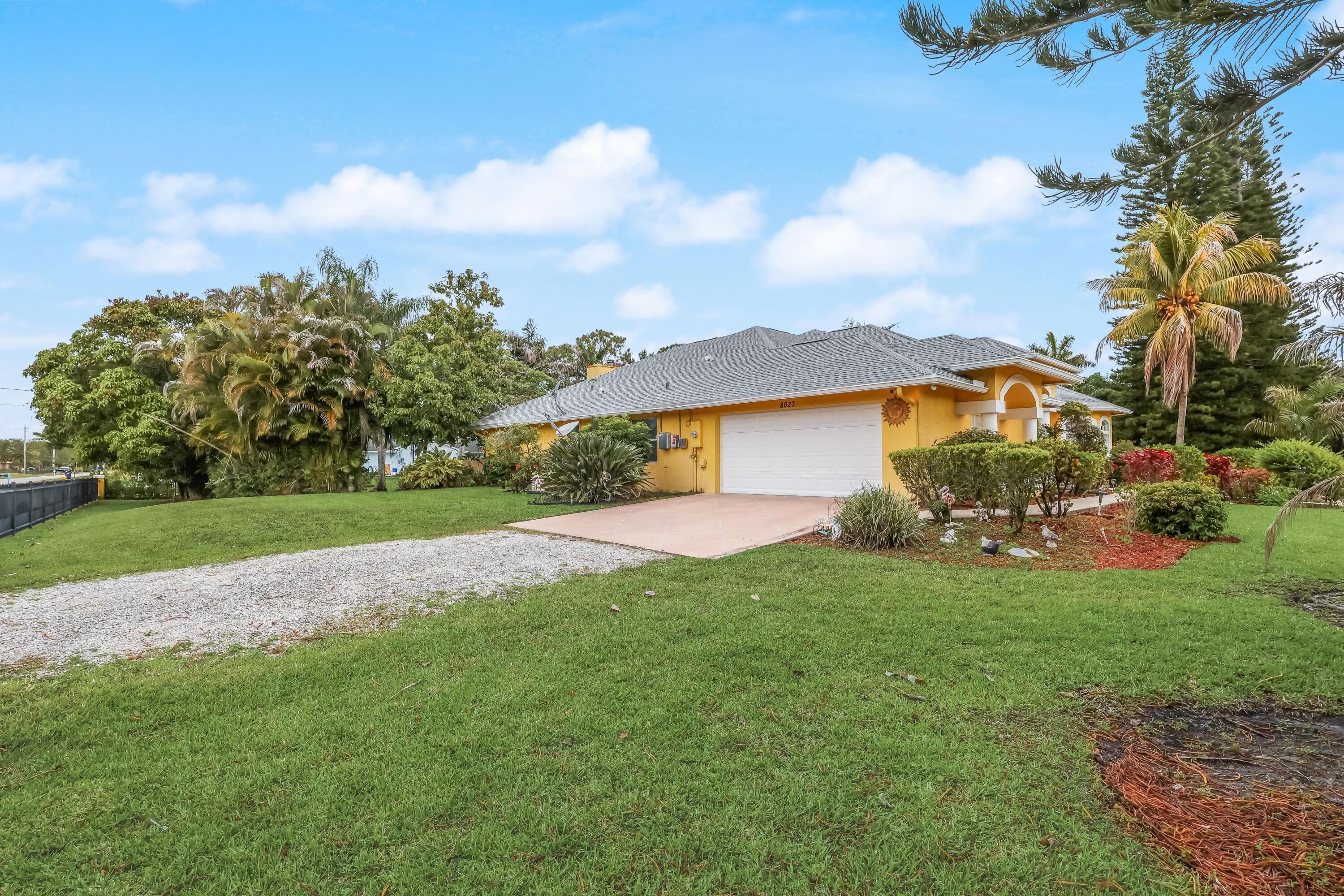 8023 N 120th Ave Avenue N, The Acreage, FL 33412 — photo 9 of 37
