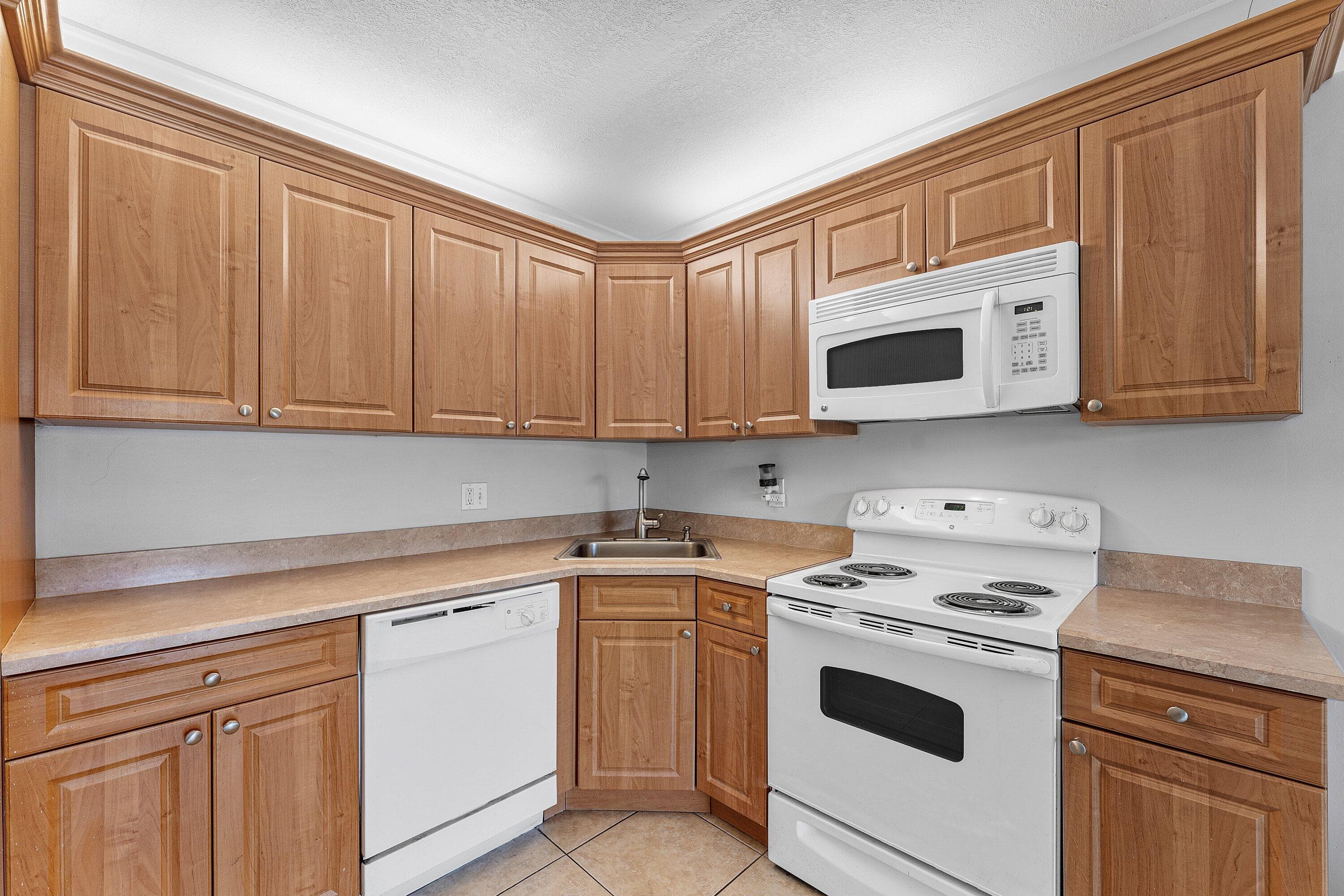 1108 Green Pine Boulevard E1, West Palm Beach, FL 33409 — photo 11 of 43