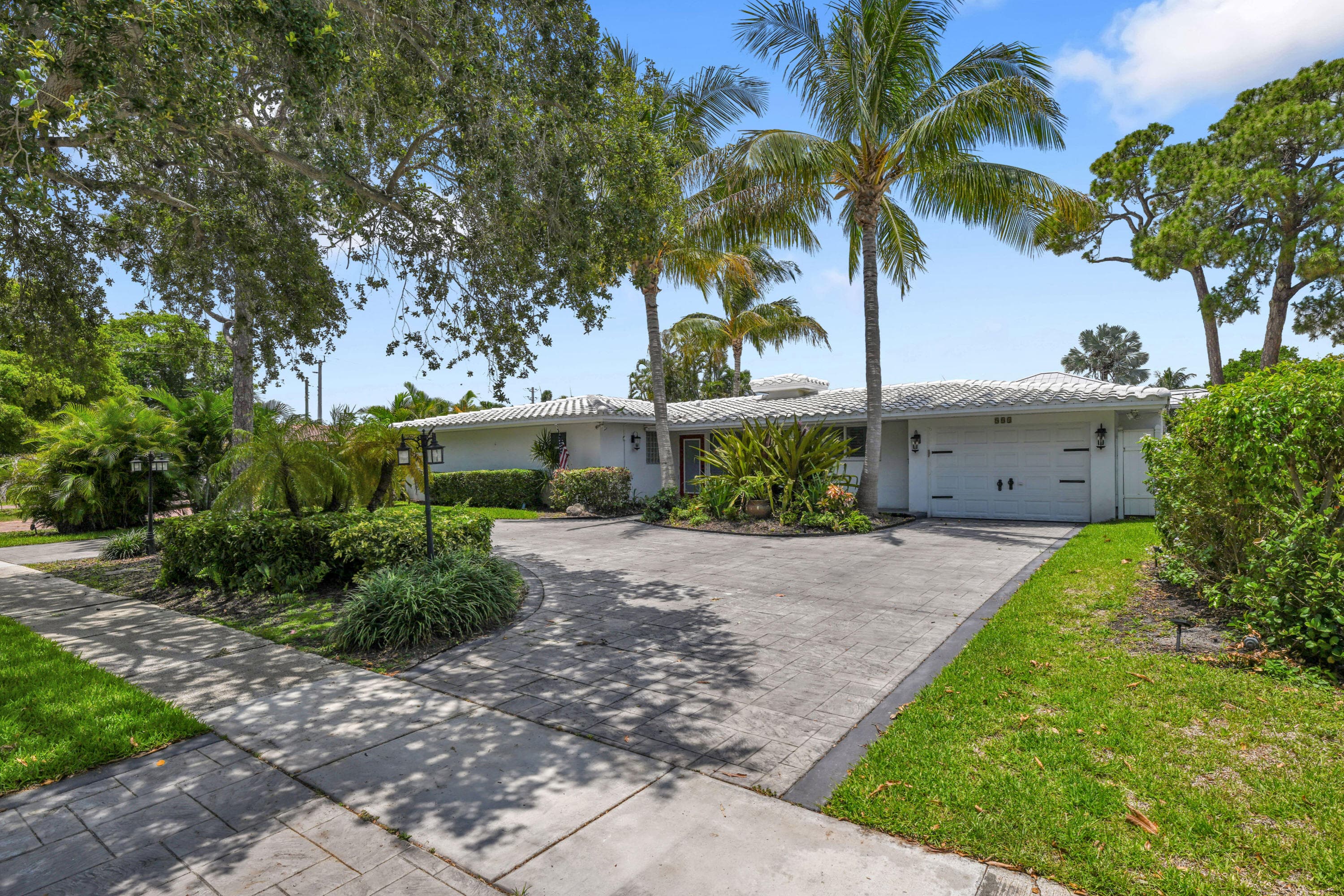 901 SE 12th Avenue, Deerfield Beach, FL 33441 — photo 1 of 44