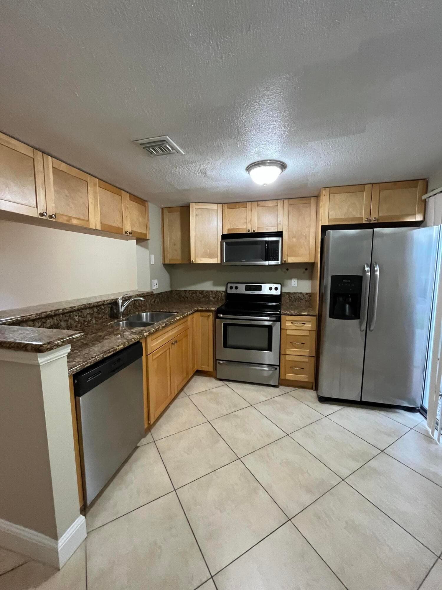 2589 NE 15th Street, Pompano Beach, FL 33062 — photo 11 of 39